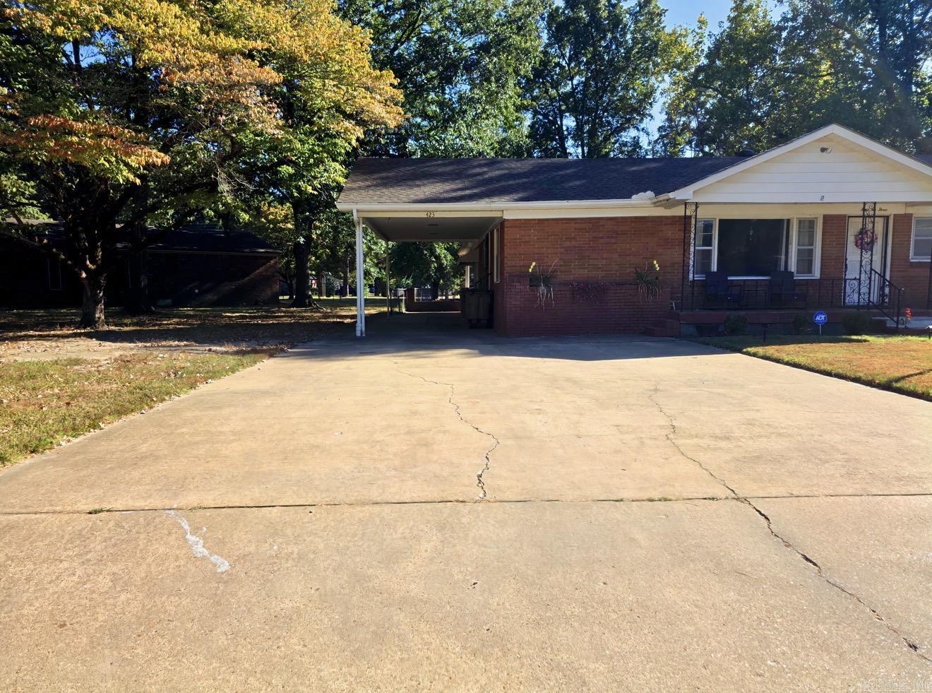 423 Laughrun Drive Property Photo 10