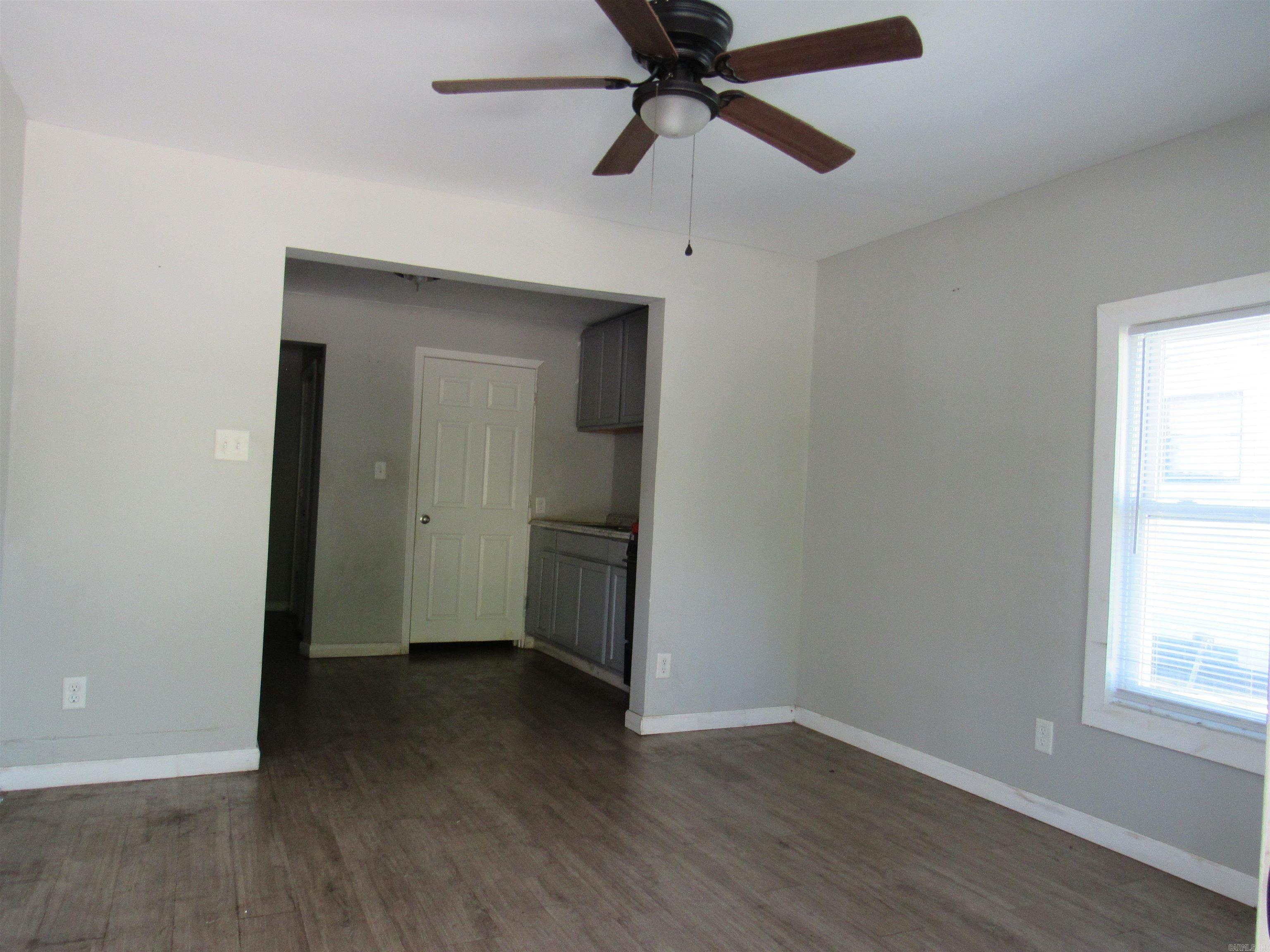 1001 W 33rd St B Property Photo 6