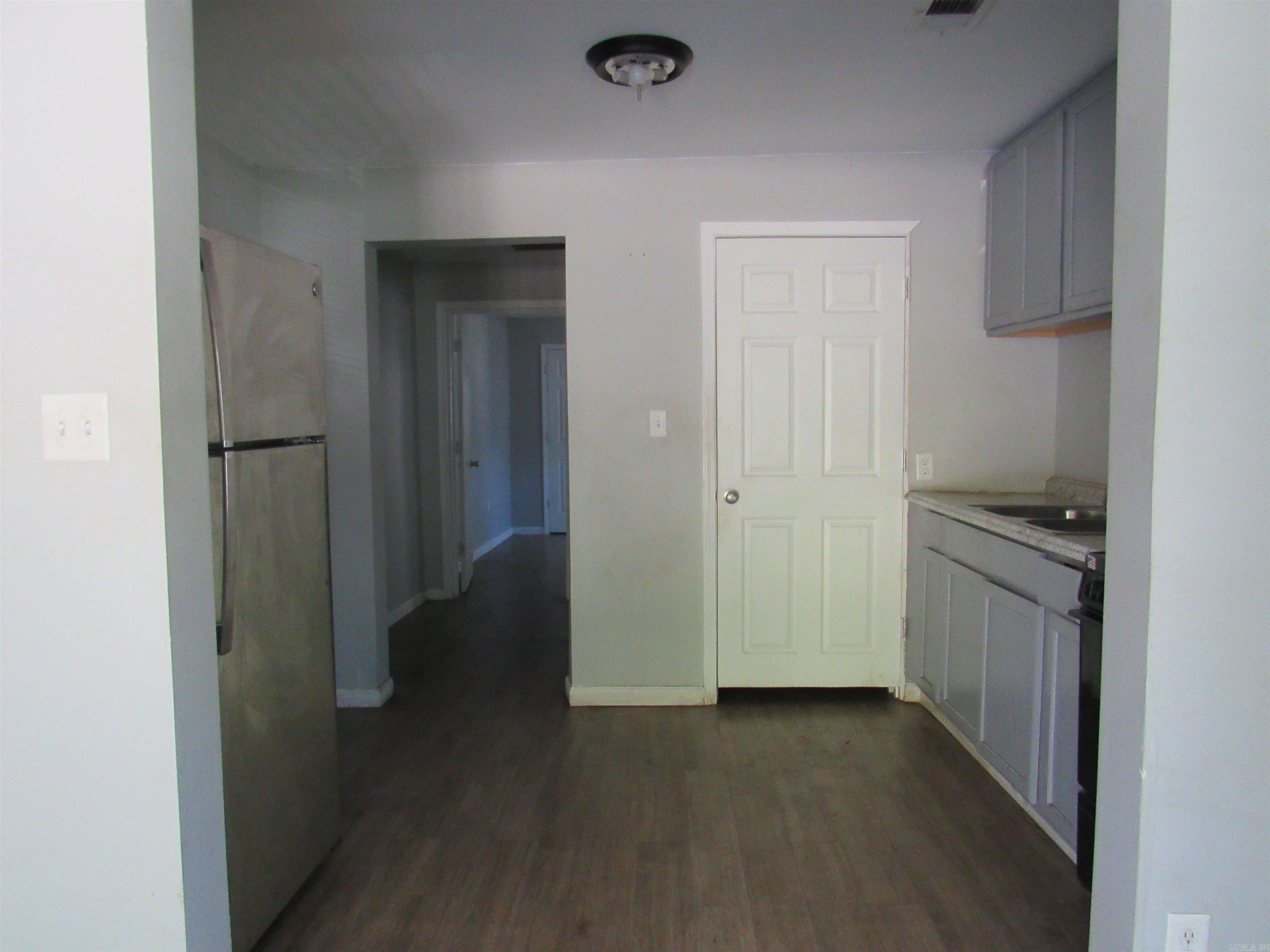 1001 W 33rd St B Property Photo 9