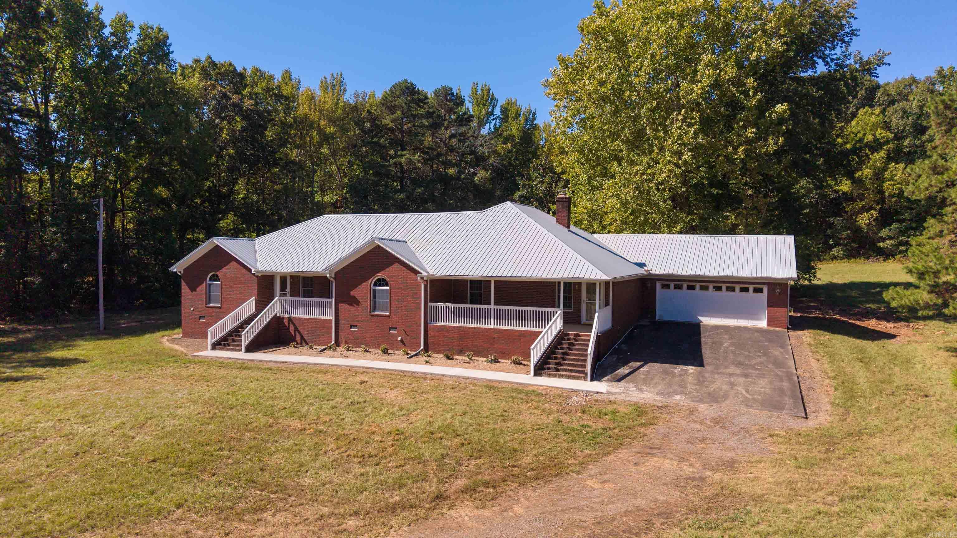 3585 Hwy 16 Property Photo 4