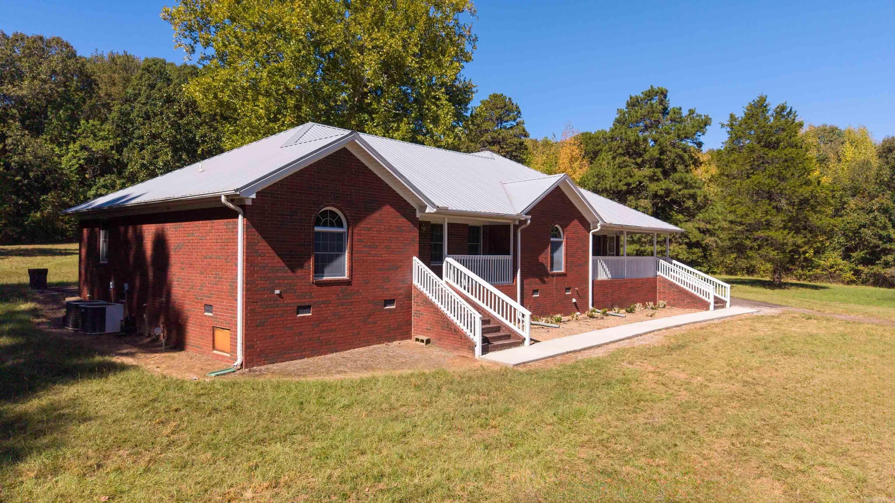 3585 Hwy 16 Property Photo 6