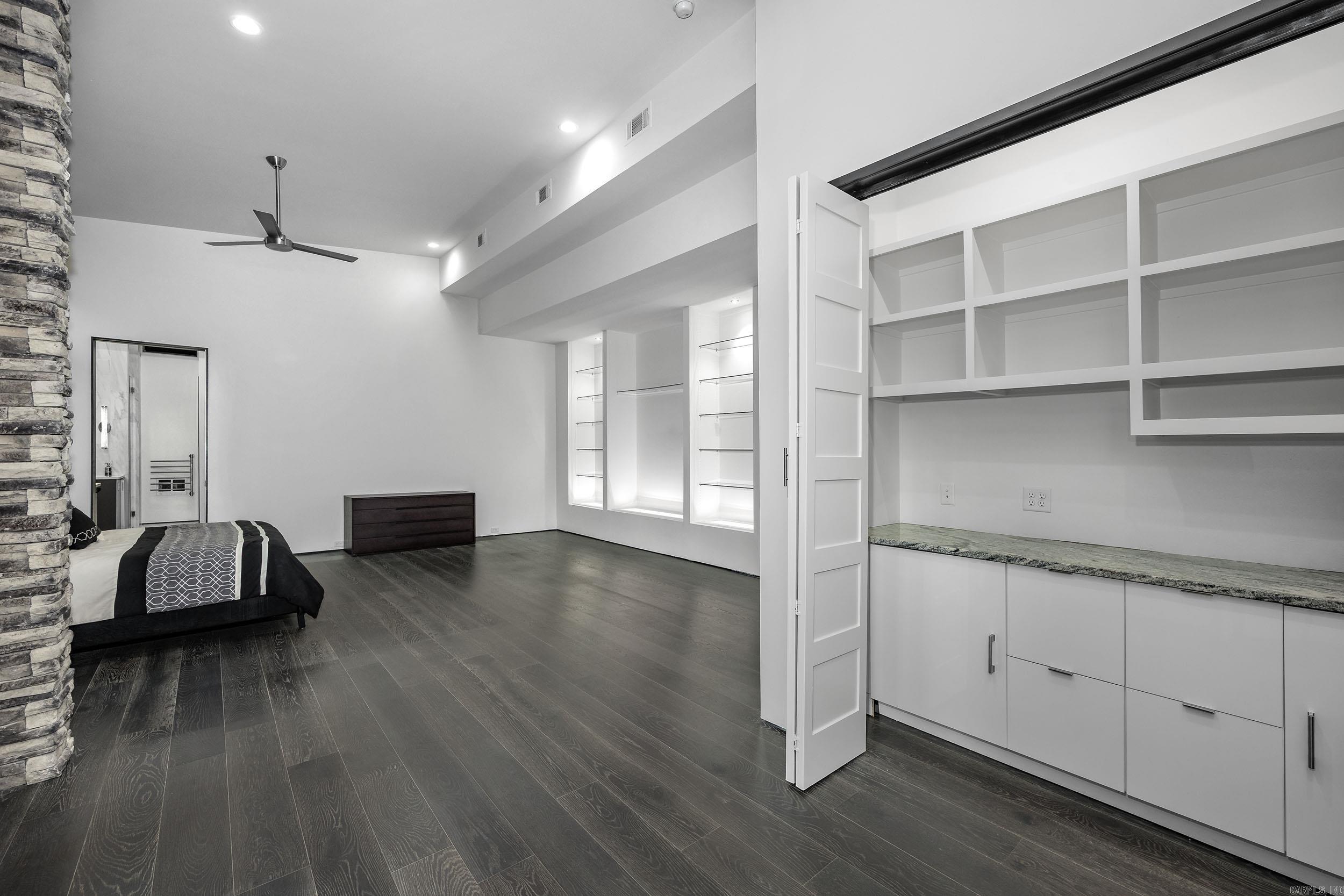 31 La Scala Court Property Photo 22