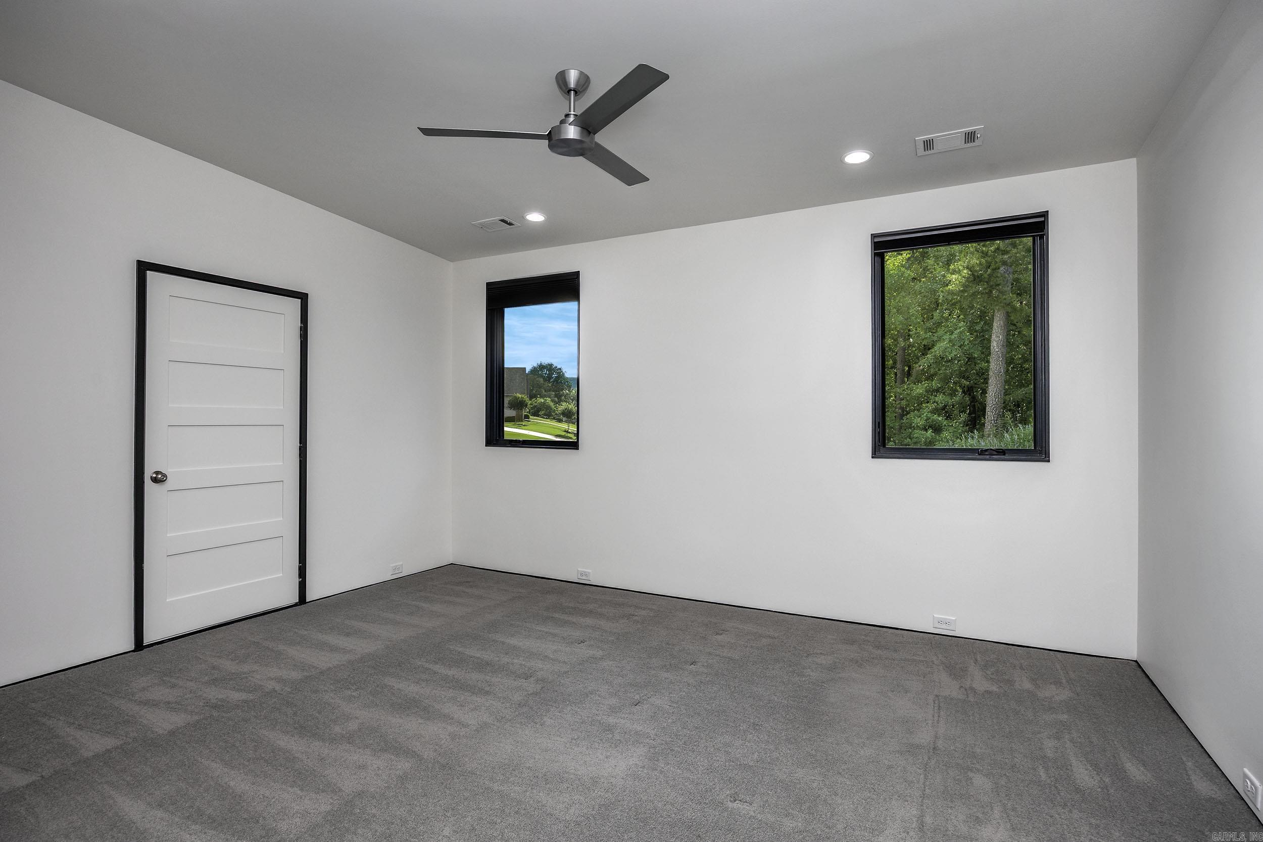 31 La Scala Court Property Photo 41