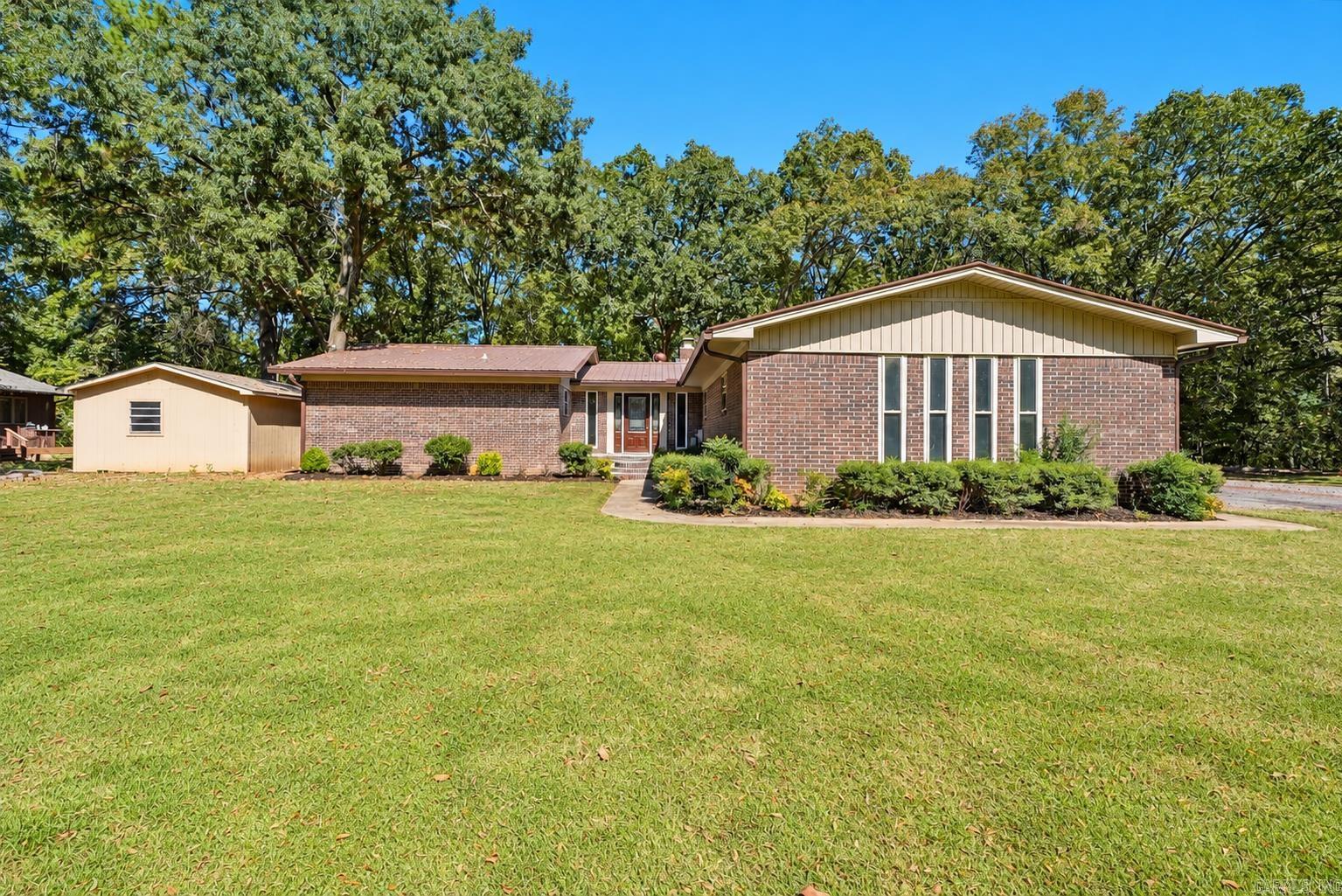 25 Beloit Dr Property Photo 1