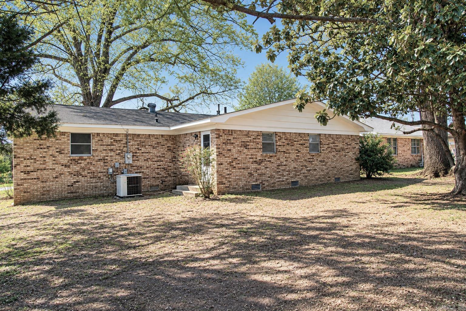 404 E Gum Property Photo 4