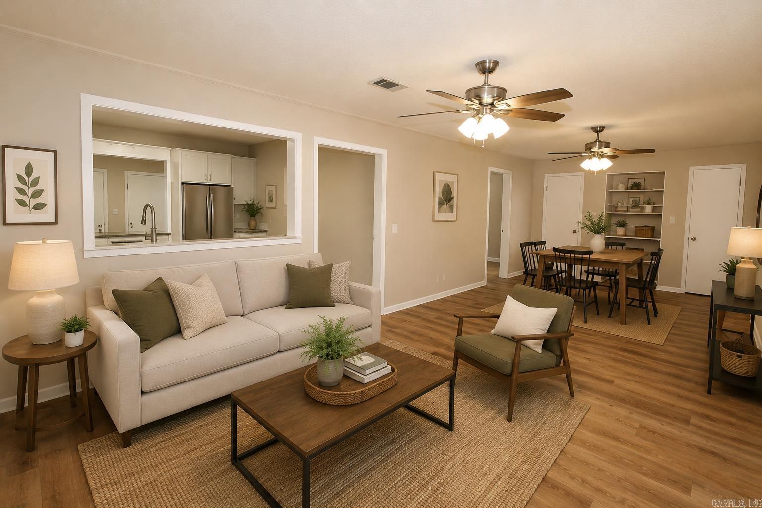 404 E Gum Property Photo 8