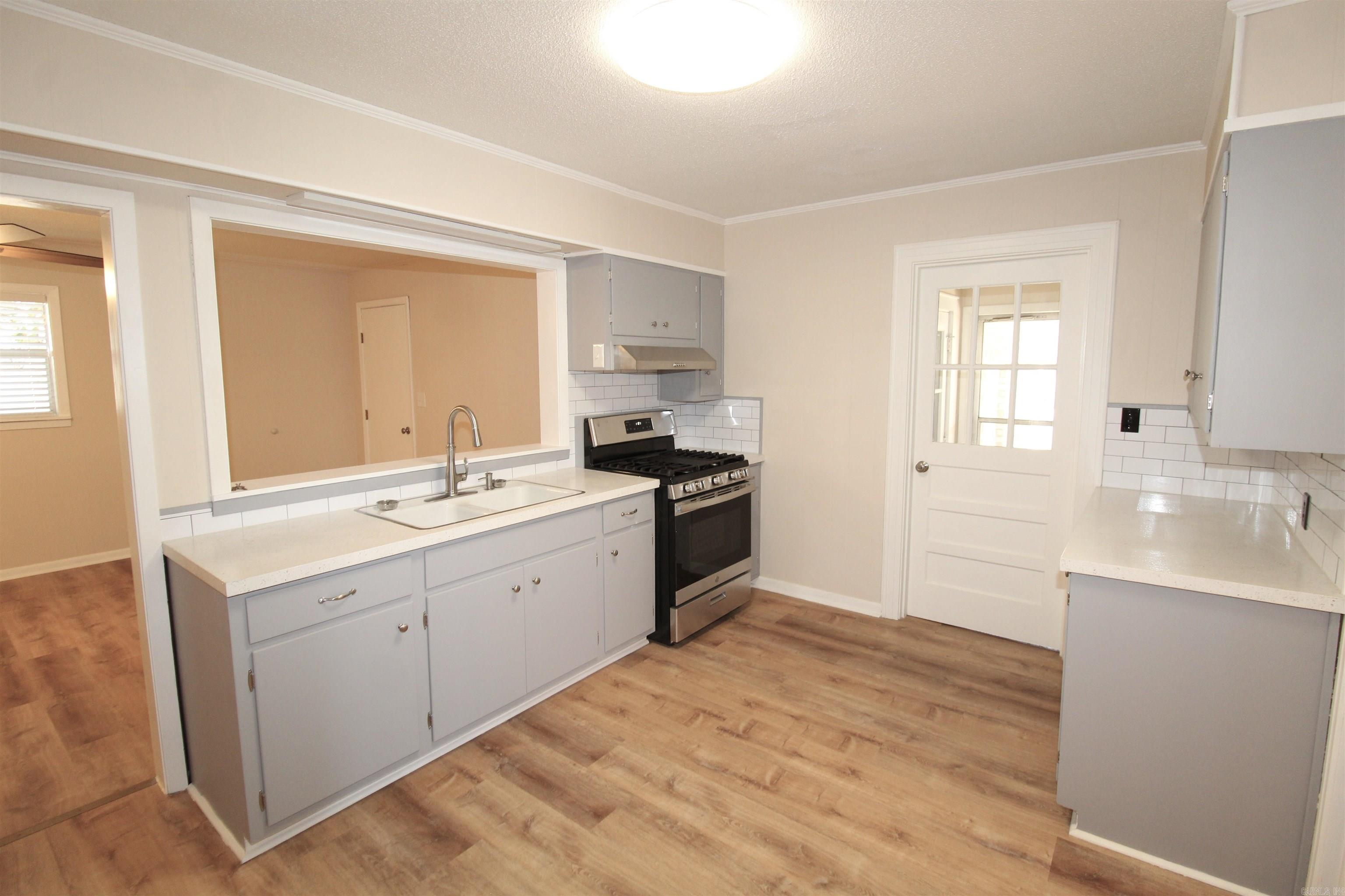404 E Gum Property Photo 14