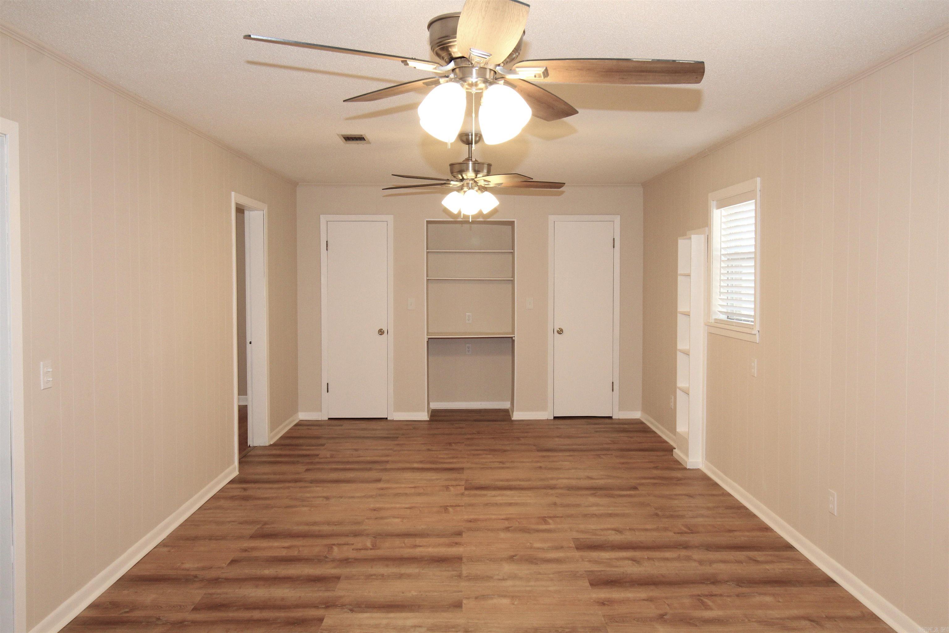 404 E Gum Property Photo 21
