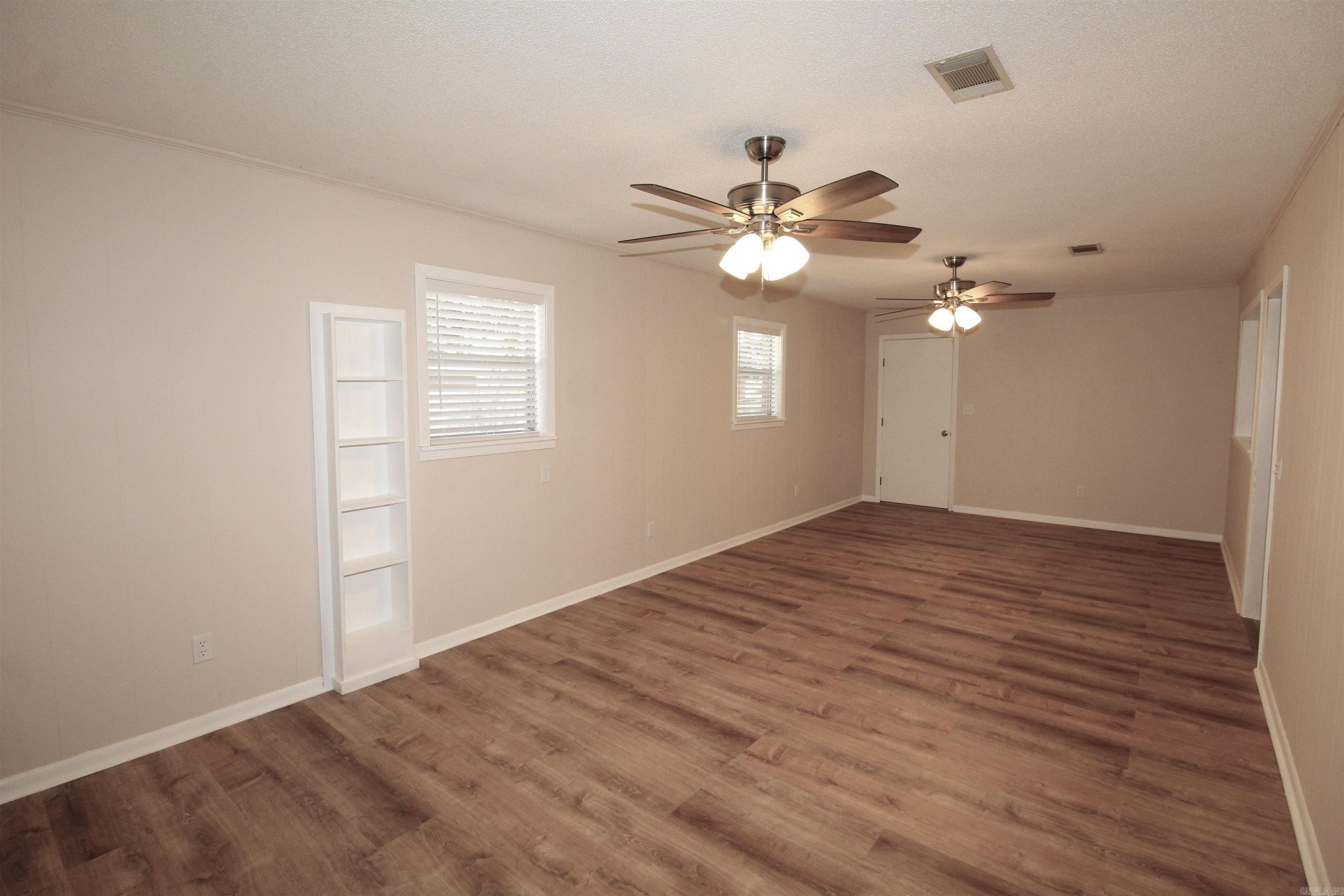 404 E Gum Property Photo 22