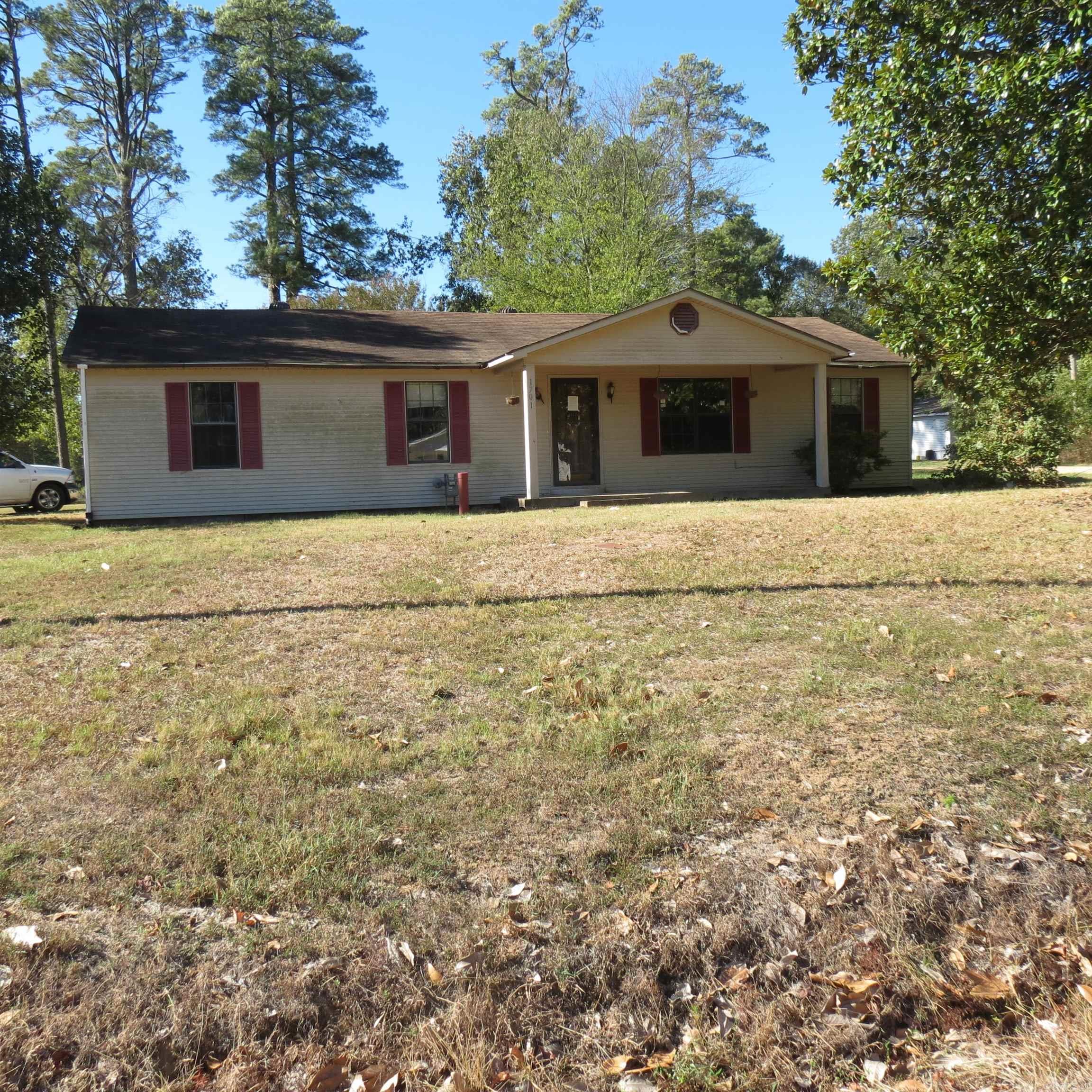 1701 W Pine Property Photo 1