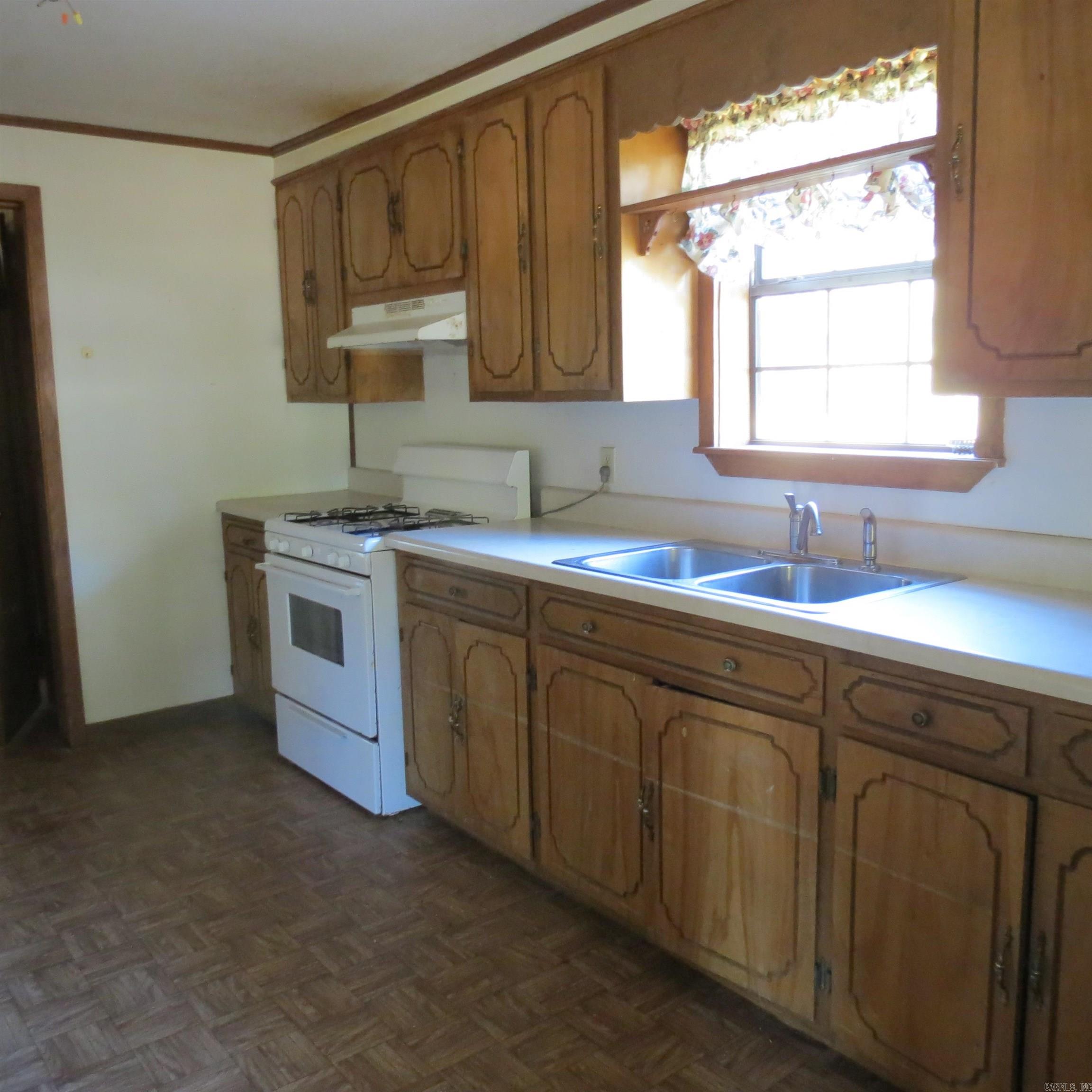 1701 W Pine Property Photo 9