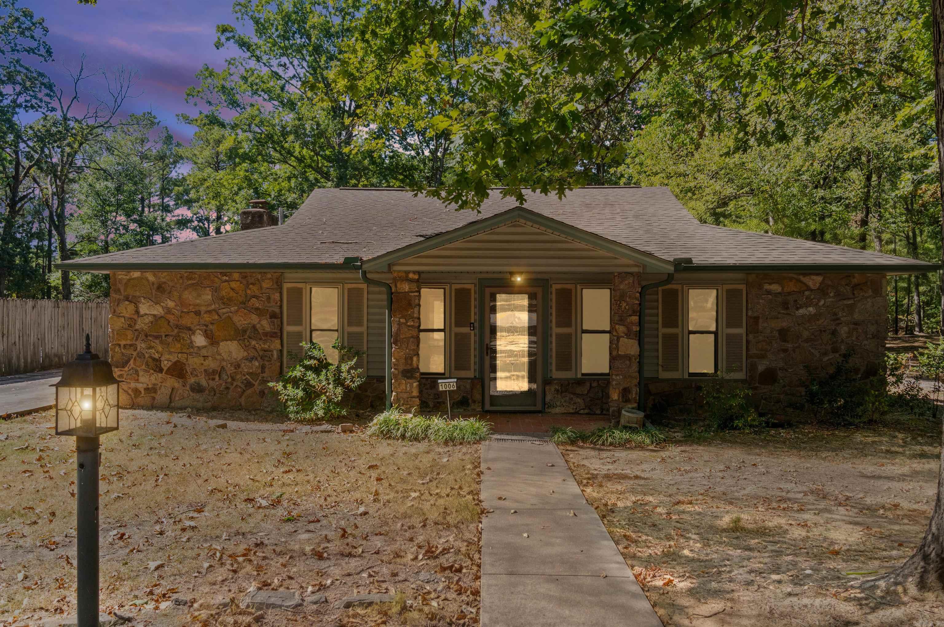 1006 Robin Road Property Photo 1