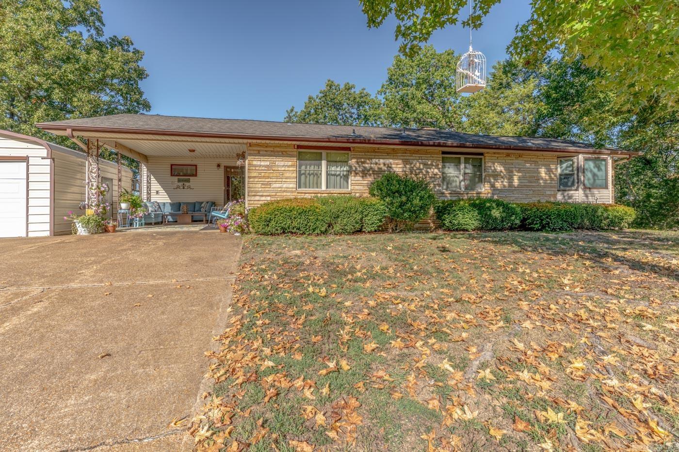 1319 Riverview Dr Property Photo 1