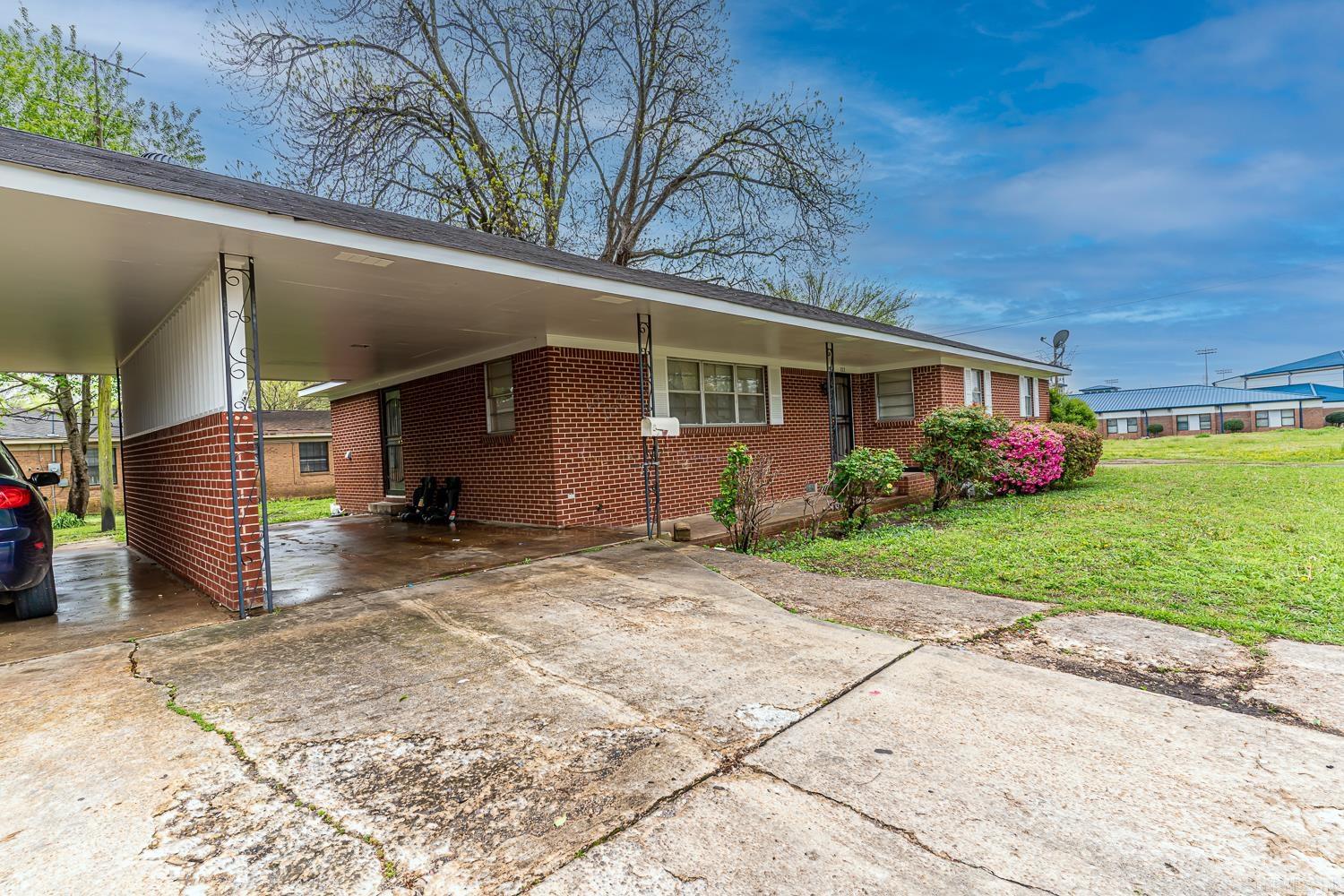 1047 N Rosser Street Property Photo 6