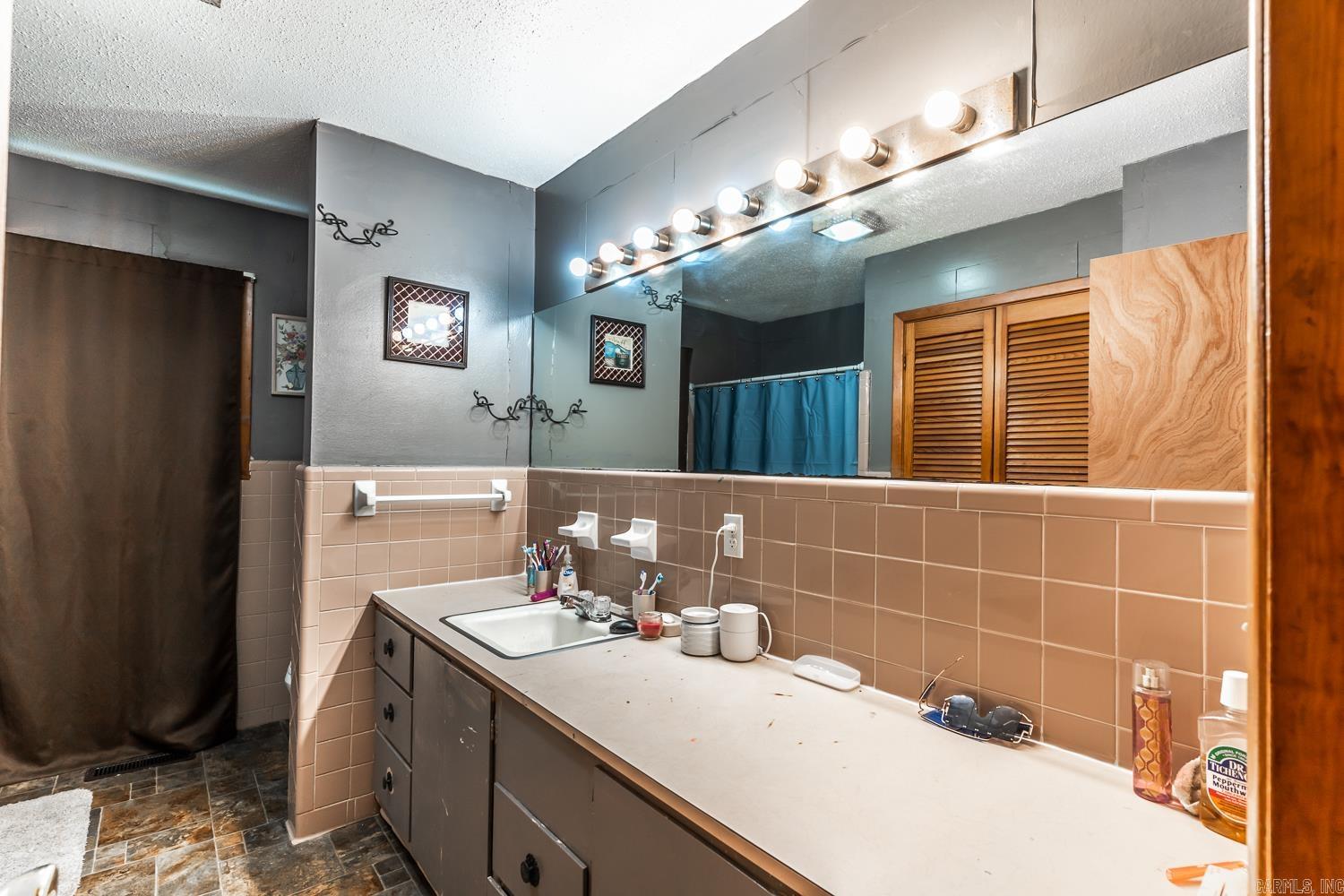 1047 N Rosser Street Property Photo 14