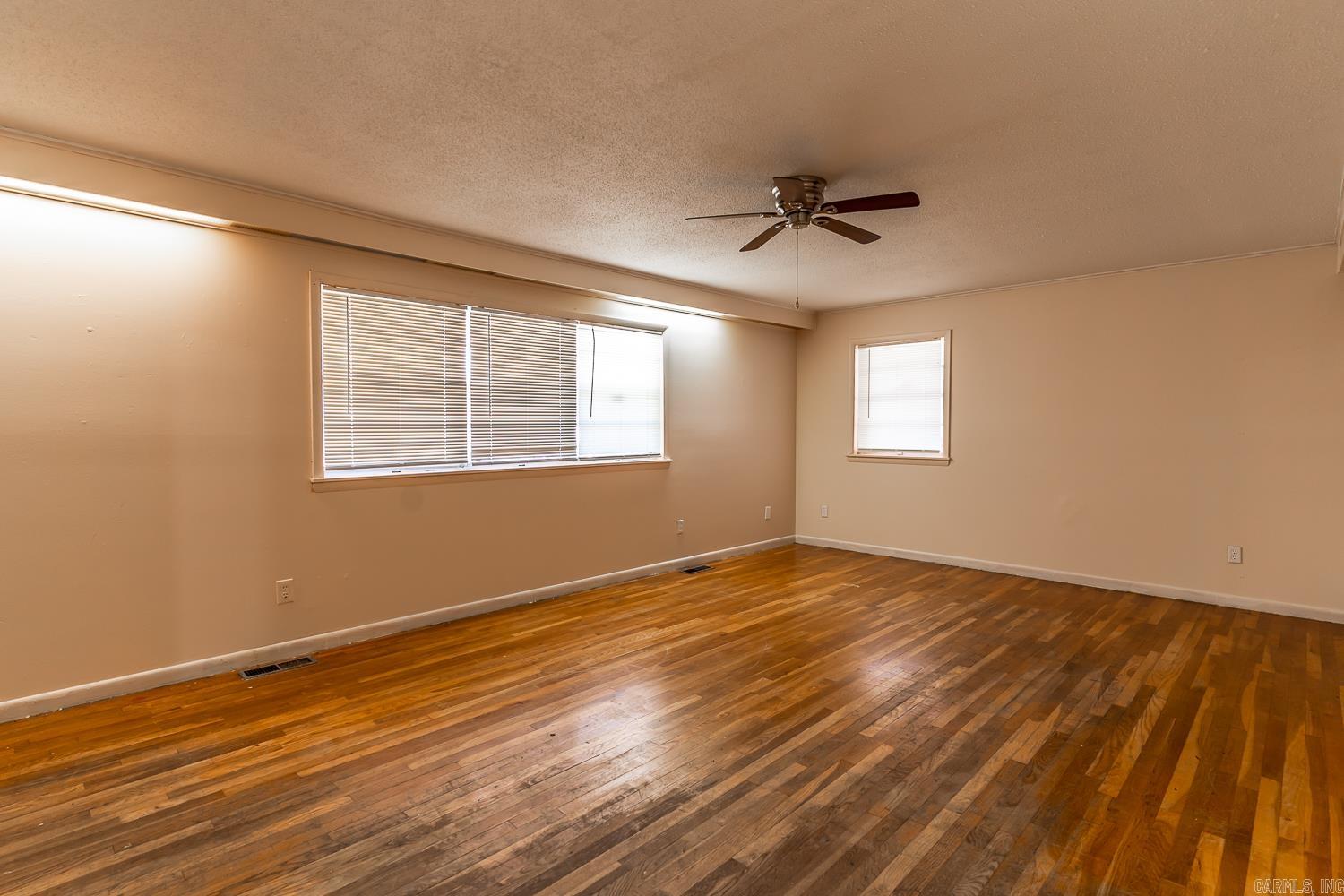 1047 N Rosser Street Property Photo 15