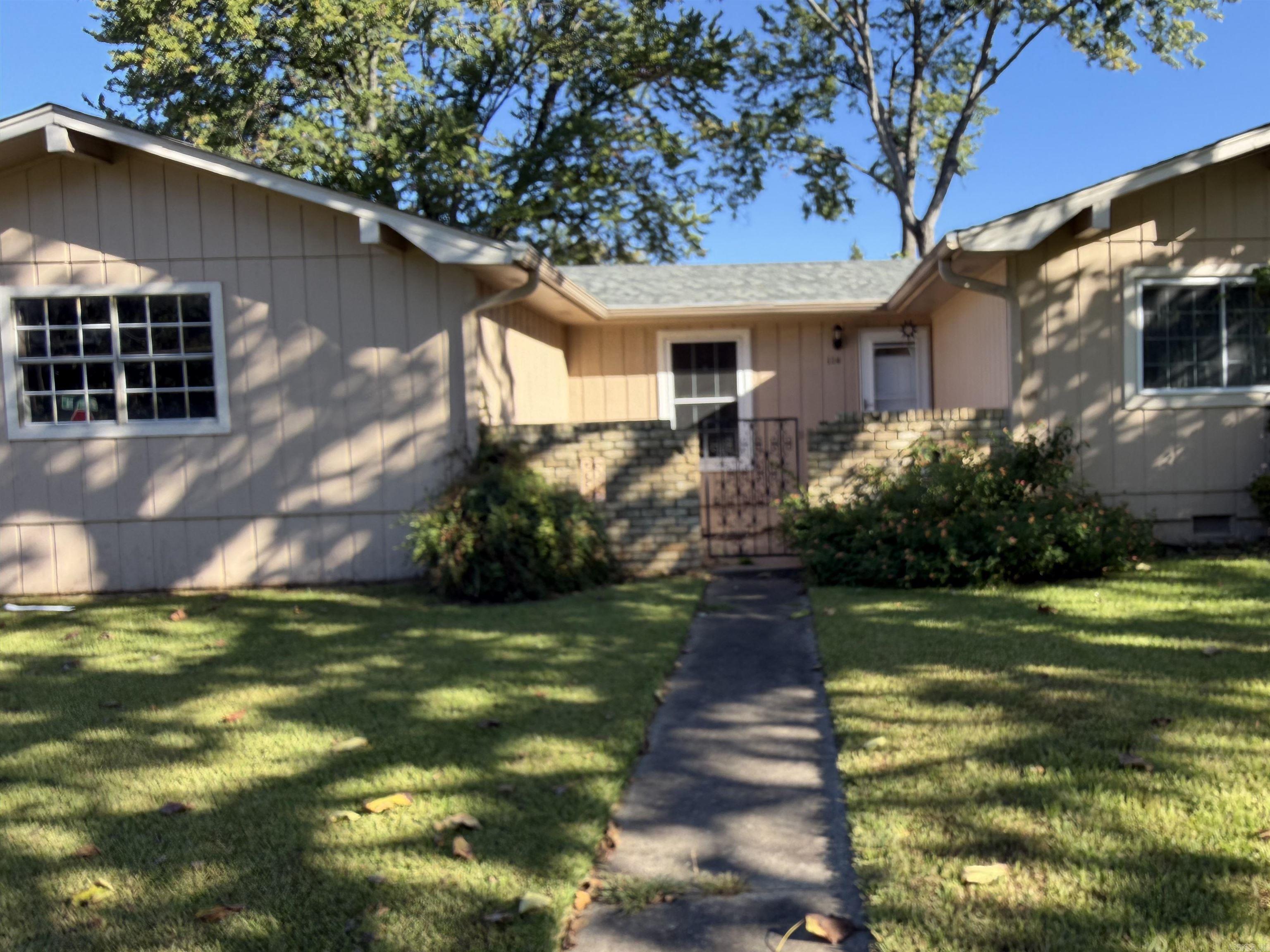 114 Santa Fe Trail Property Photo 3