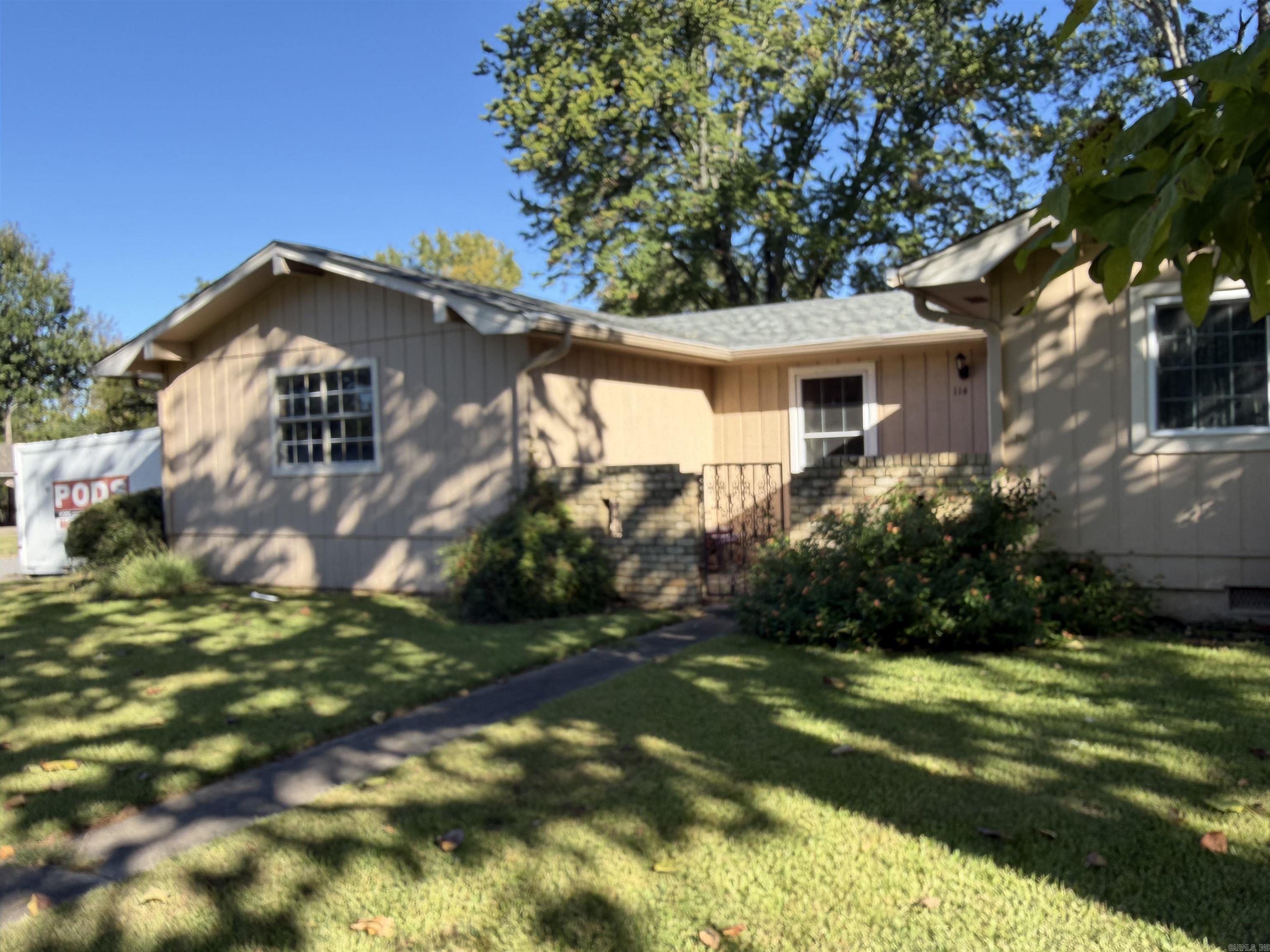 114 Santa Fe Trail Property Photo 5