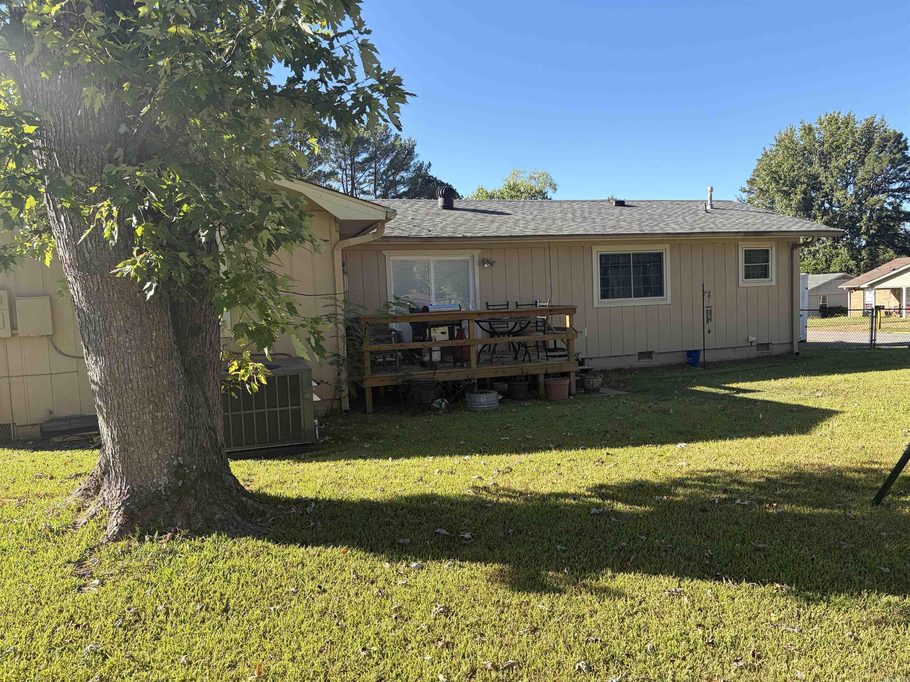 114 Santa Fe Trail Property Photo 6