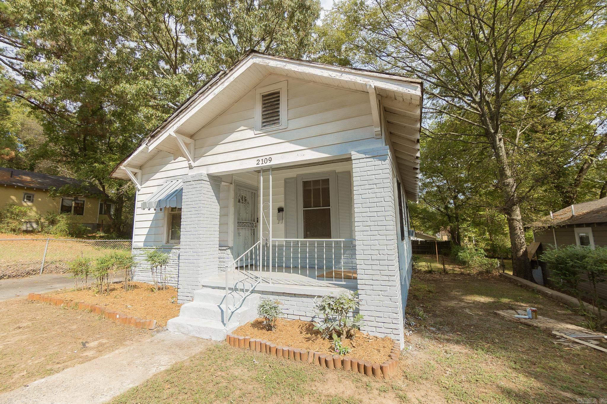 2109 S Valentine Street Property Photo 2