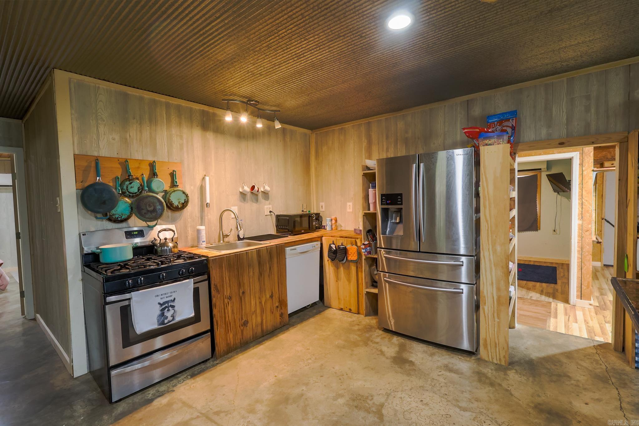 301 Collins Road Property Photo 6