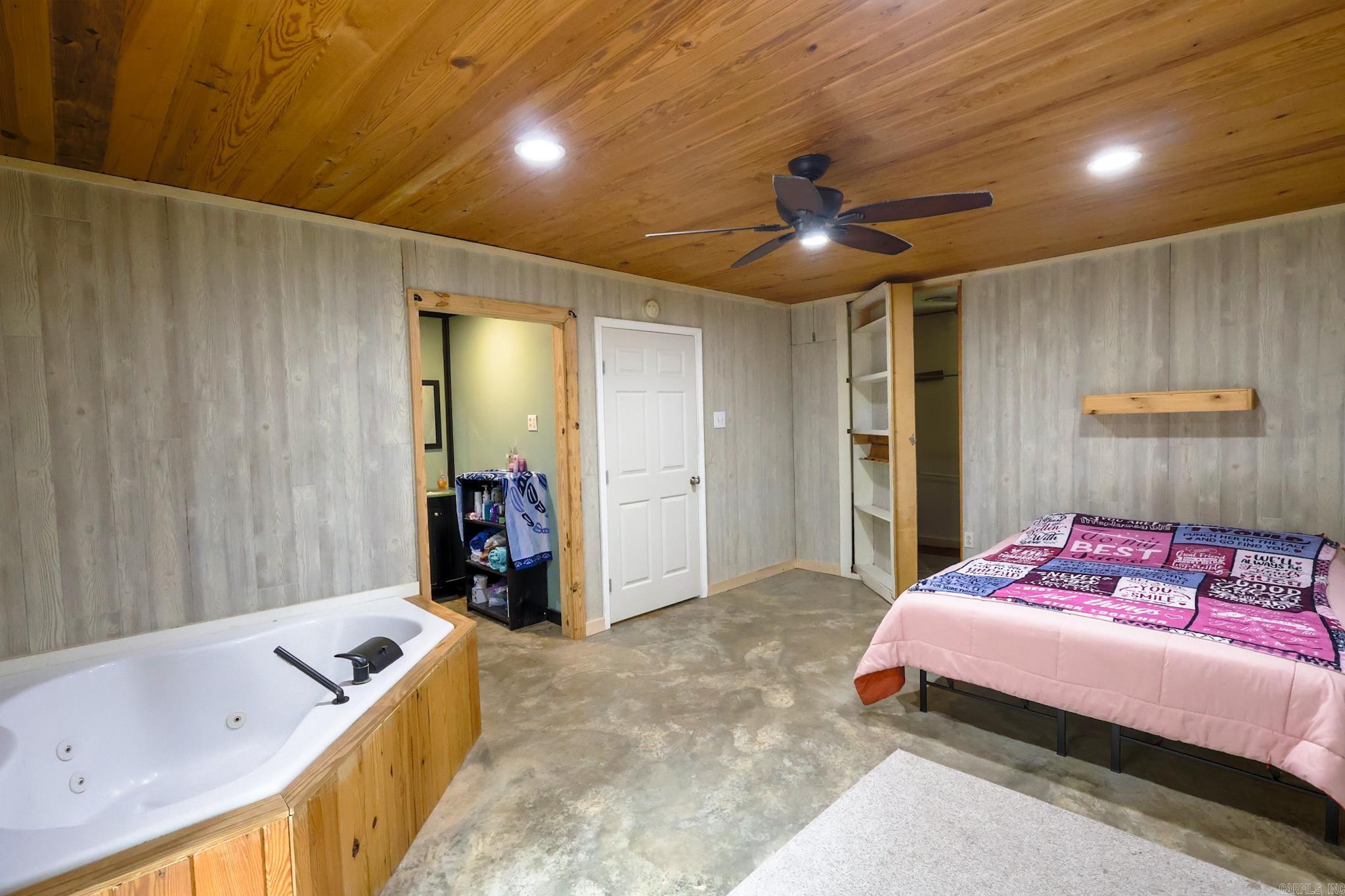 301 Collins Road Property Photo 10