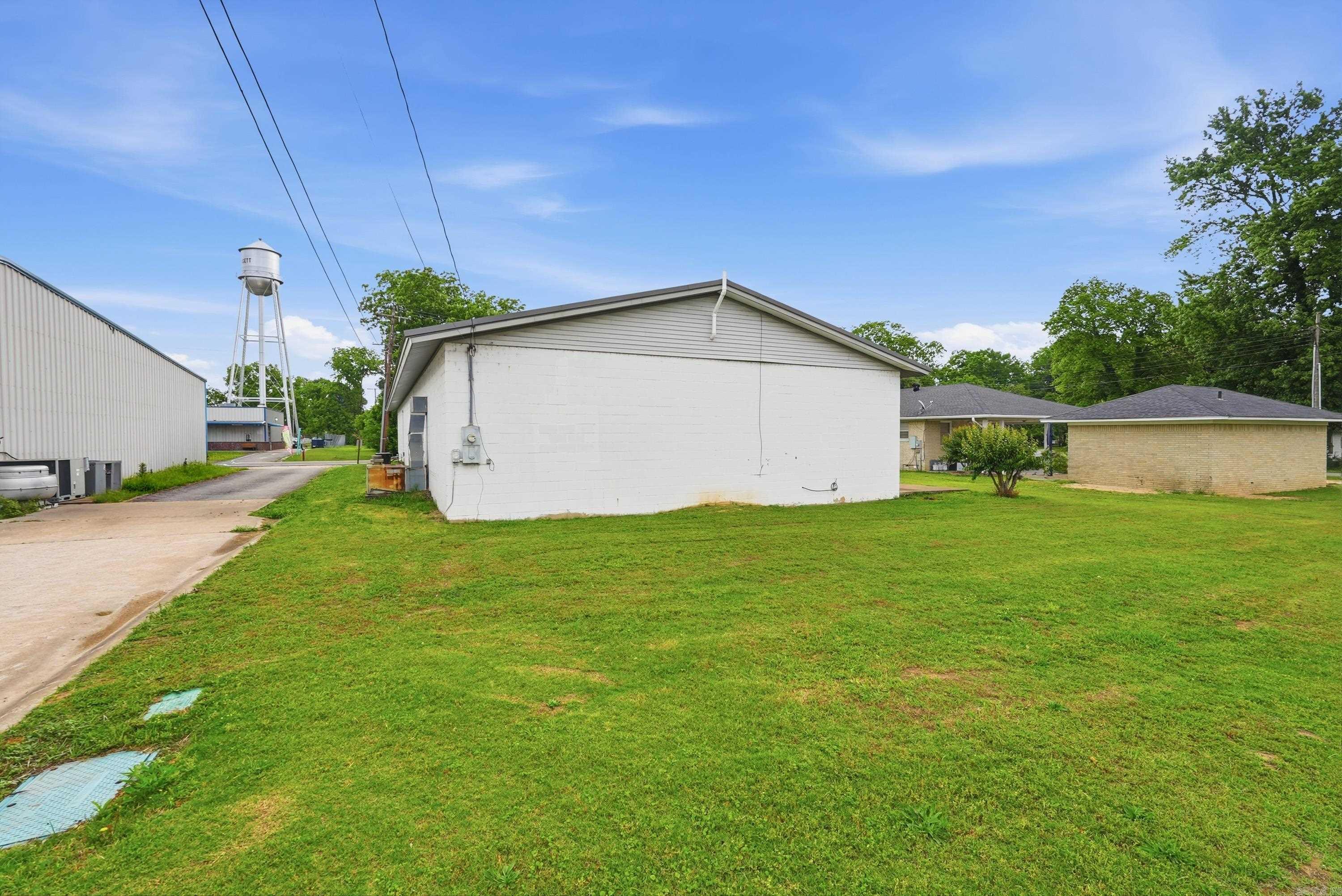 107 E Wilbur D Mills Avenue Property Photo 32