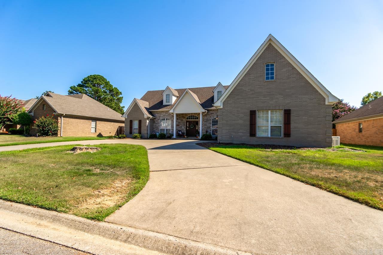 320 Castlegate Dr Property Photo 1