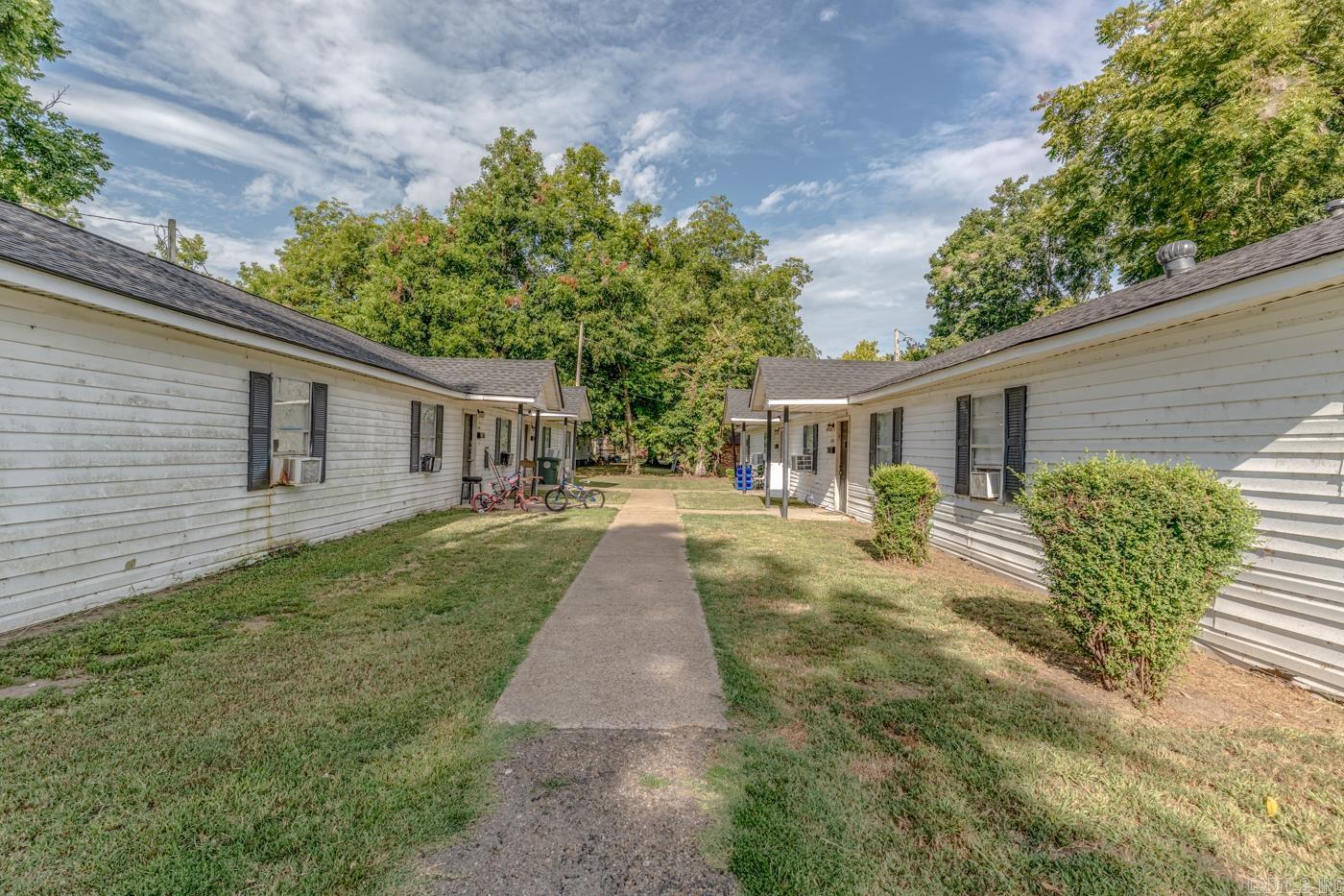 205 Lincoln Street Property Photo 2
