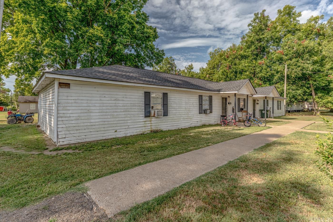205 Lincoln Street Property Photo 3