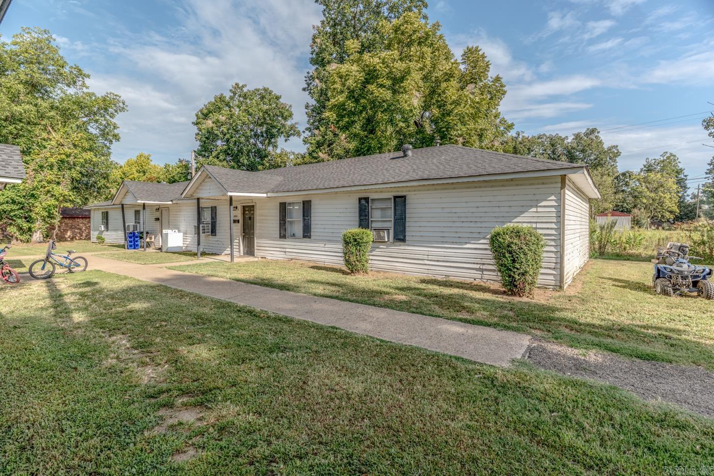 205 Lincoln Street Property Photo 4