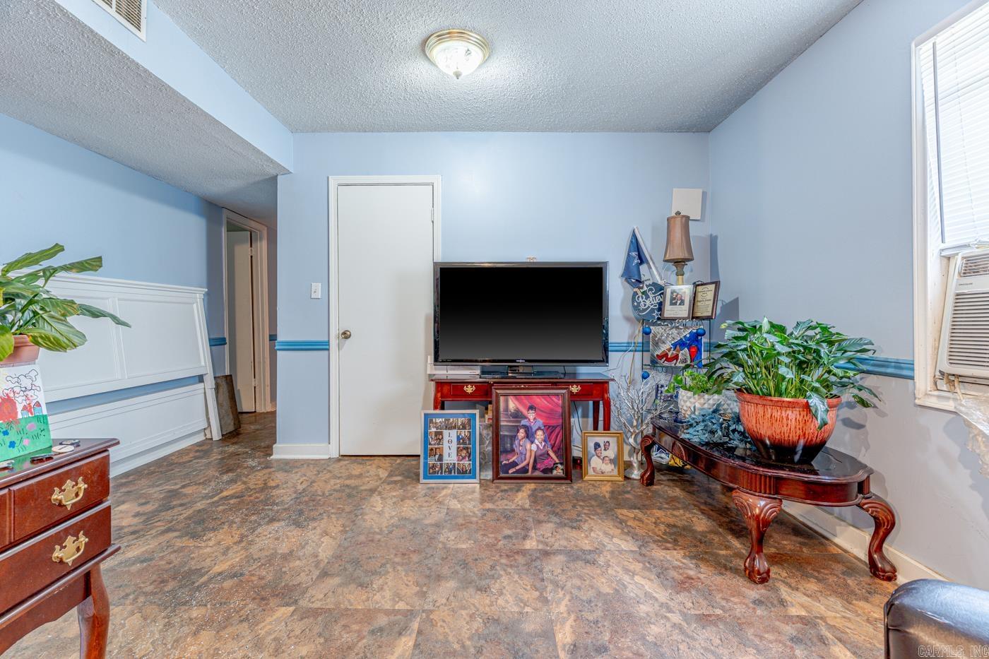 205 Lincoln Street Property Photo 6