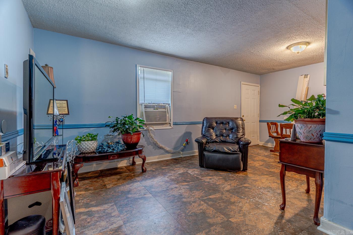 205 Lincoln Street Property Photo 7