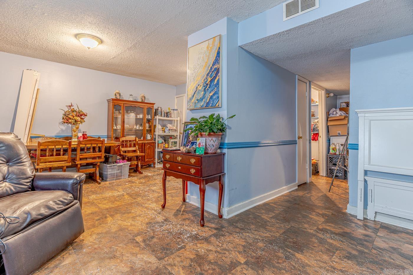 205 Lincoln Street Property Photo 8
