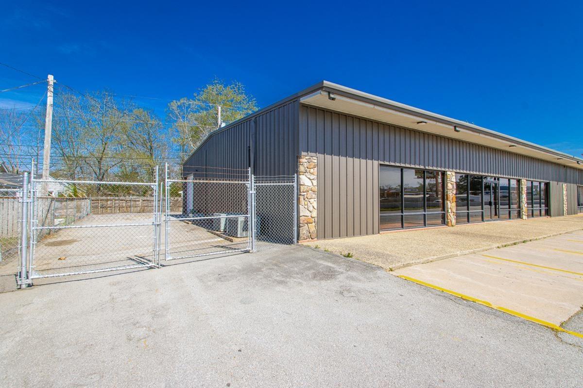 15522 Interstate 30 Property Photo 2