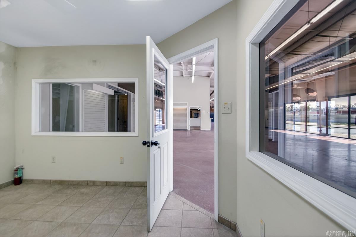 15522 Interstate 30 Property Photo 16