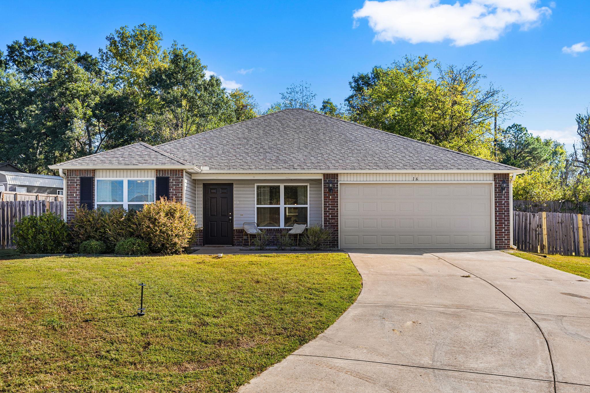 16 Oakland Circle Property Photo 1