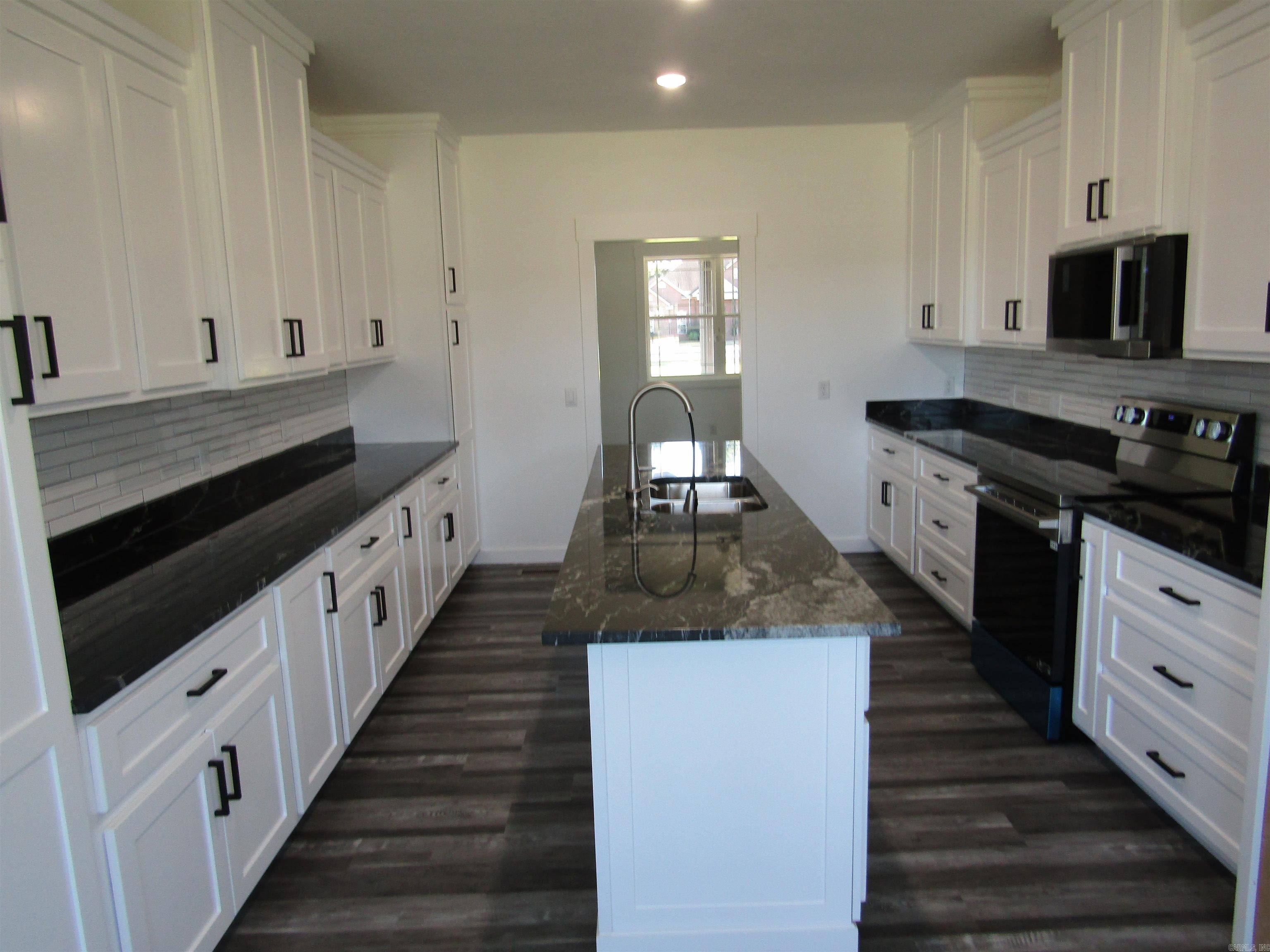 2501 Barnhill Road Property Photo 2