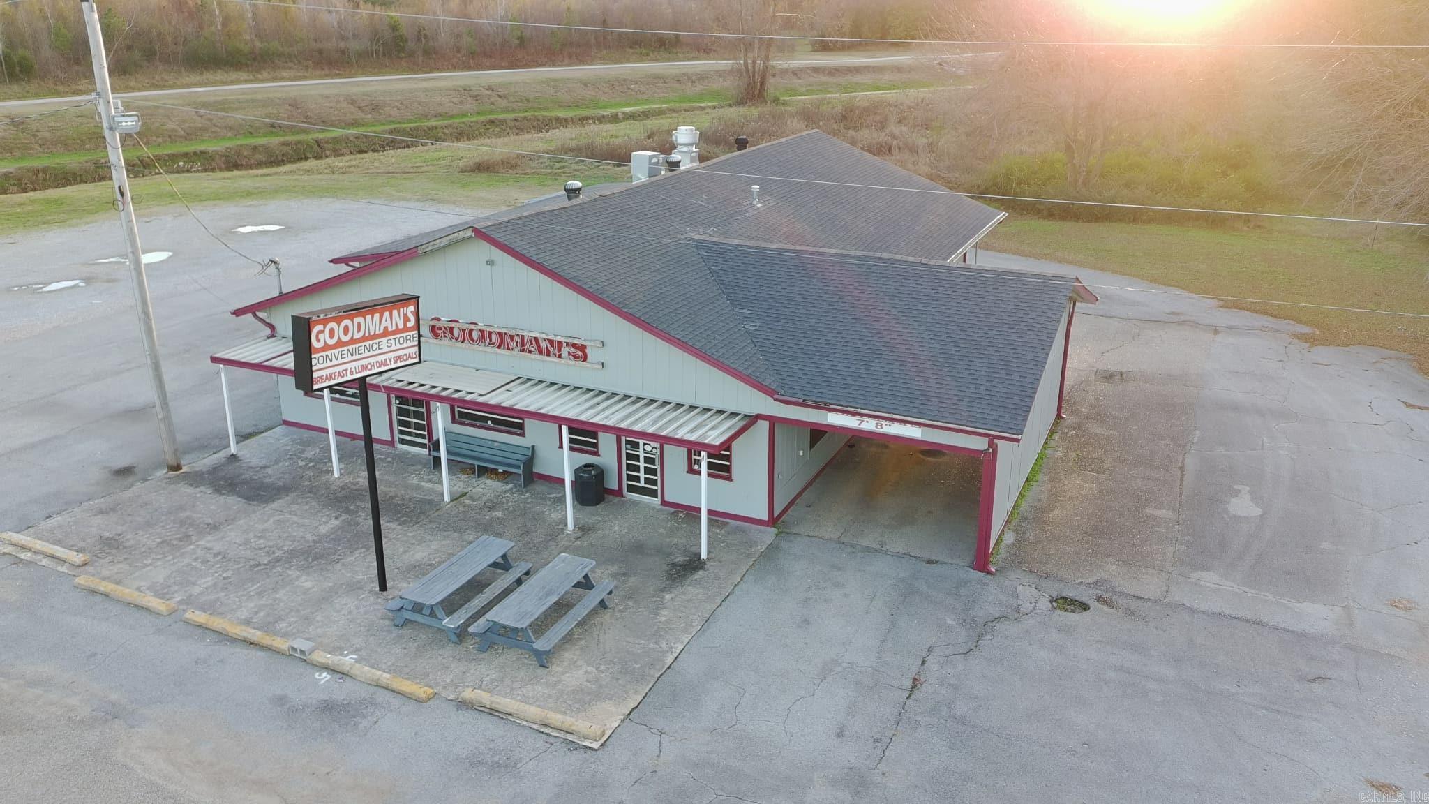 1006 N 135 Highway Property Photo 1