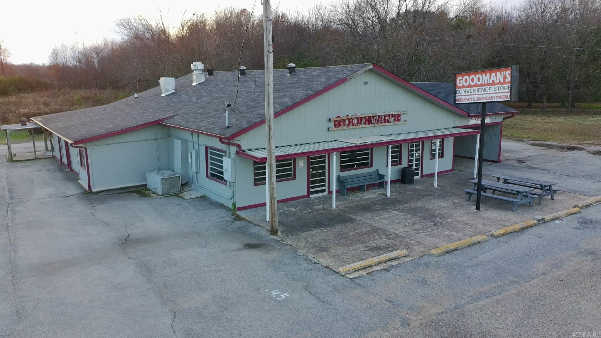 1006 N 135 Highway Property Photo 2