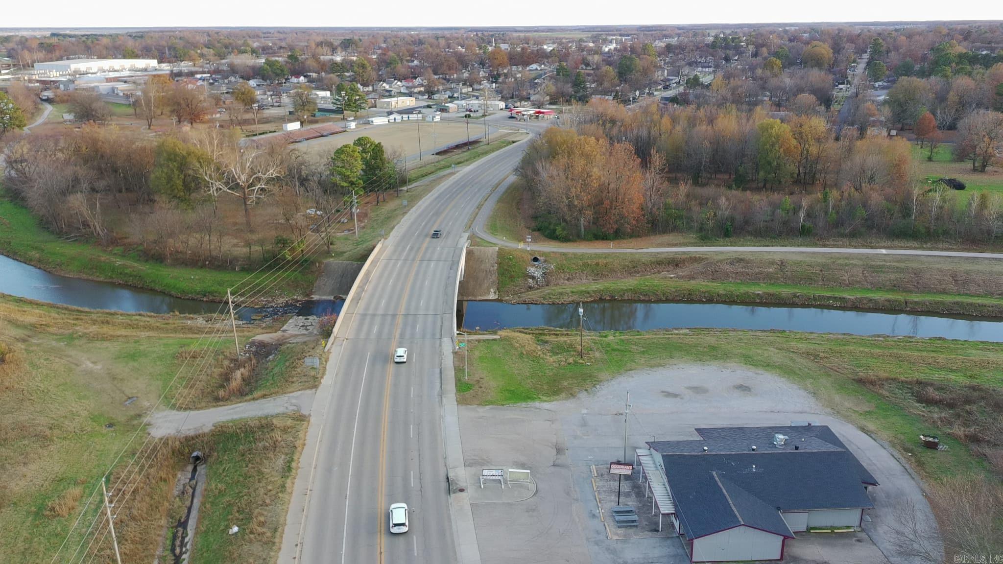 1006 N 135 Highway Property Photo 3