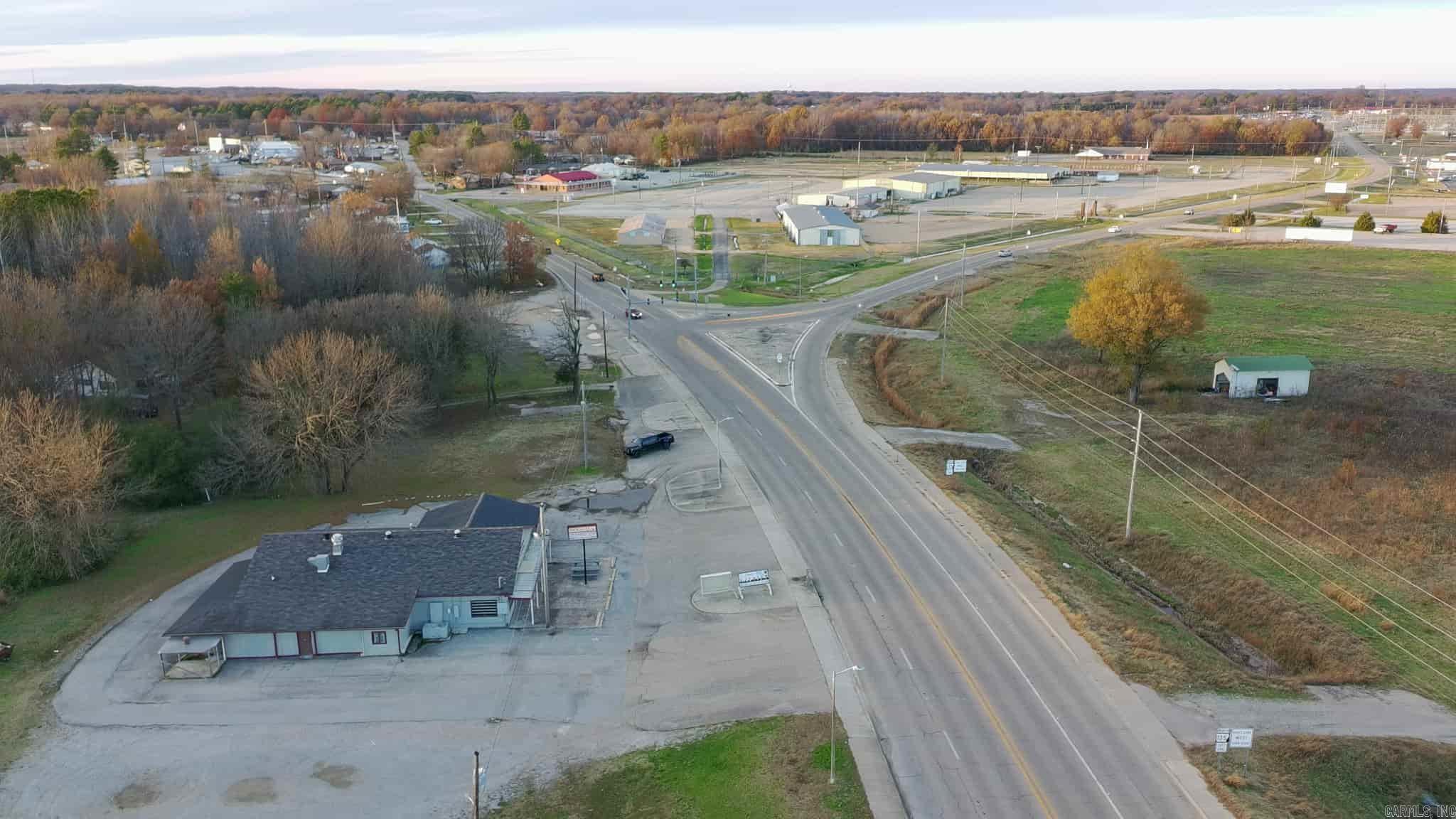 1006 N 135 Highway Property Photo 4