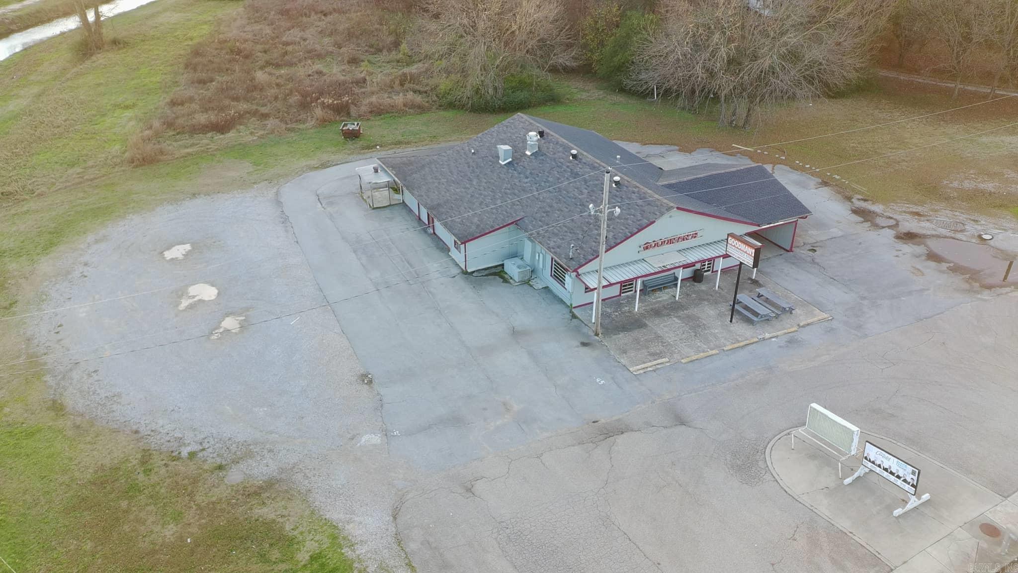 1006 N 135 Highway Property Photo 5