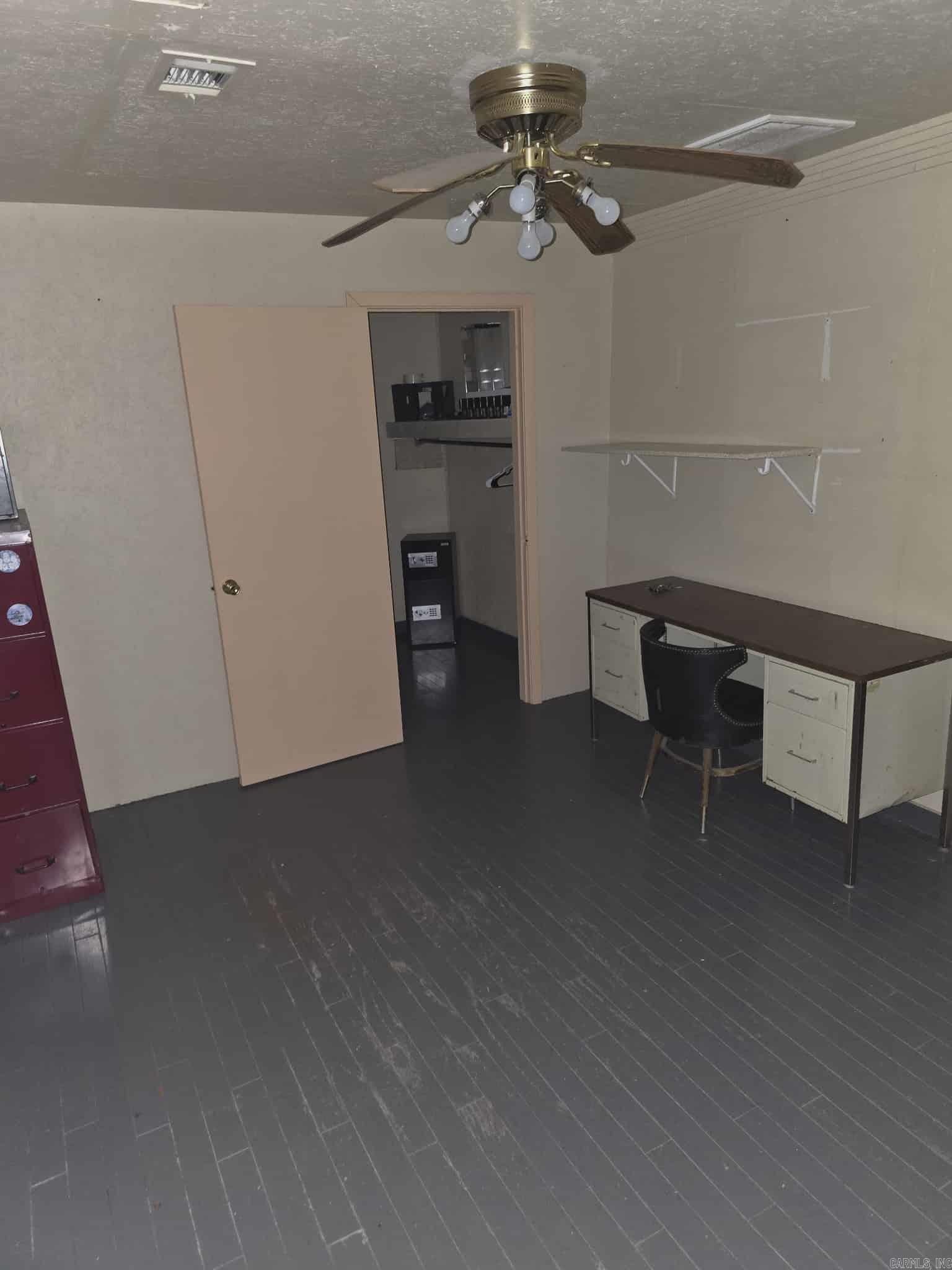 1006 N 135 Highway Property Photo 17