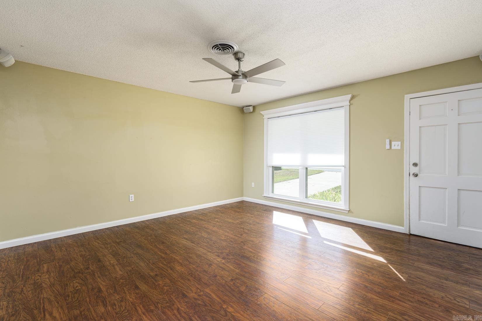 9206 Woodbine Drive Property Photo 6