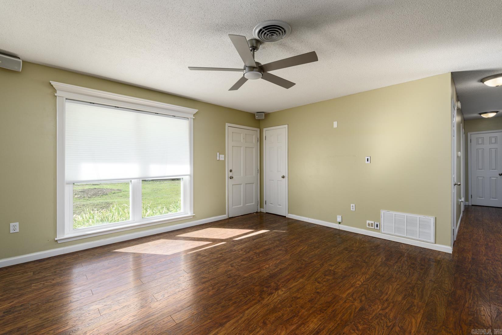 9206 Woodbine Drive Property Photo 7