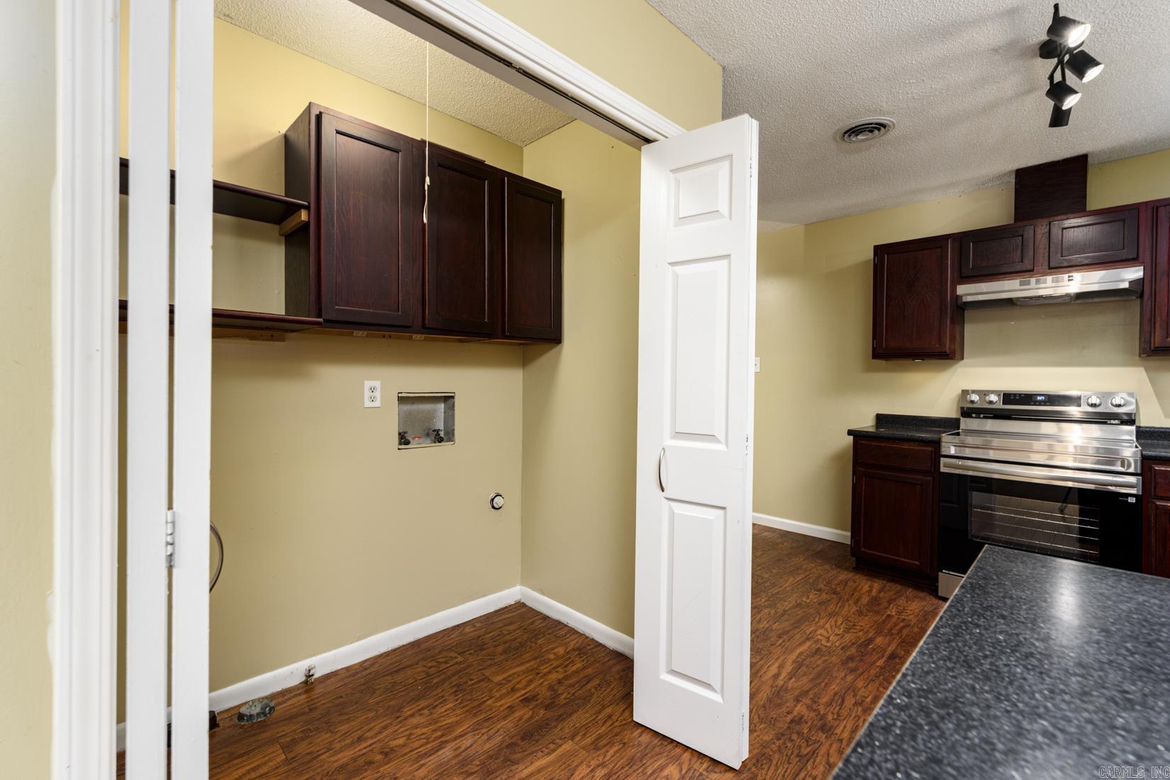 9206 Woodbine Drive Property Photo 11