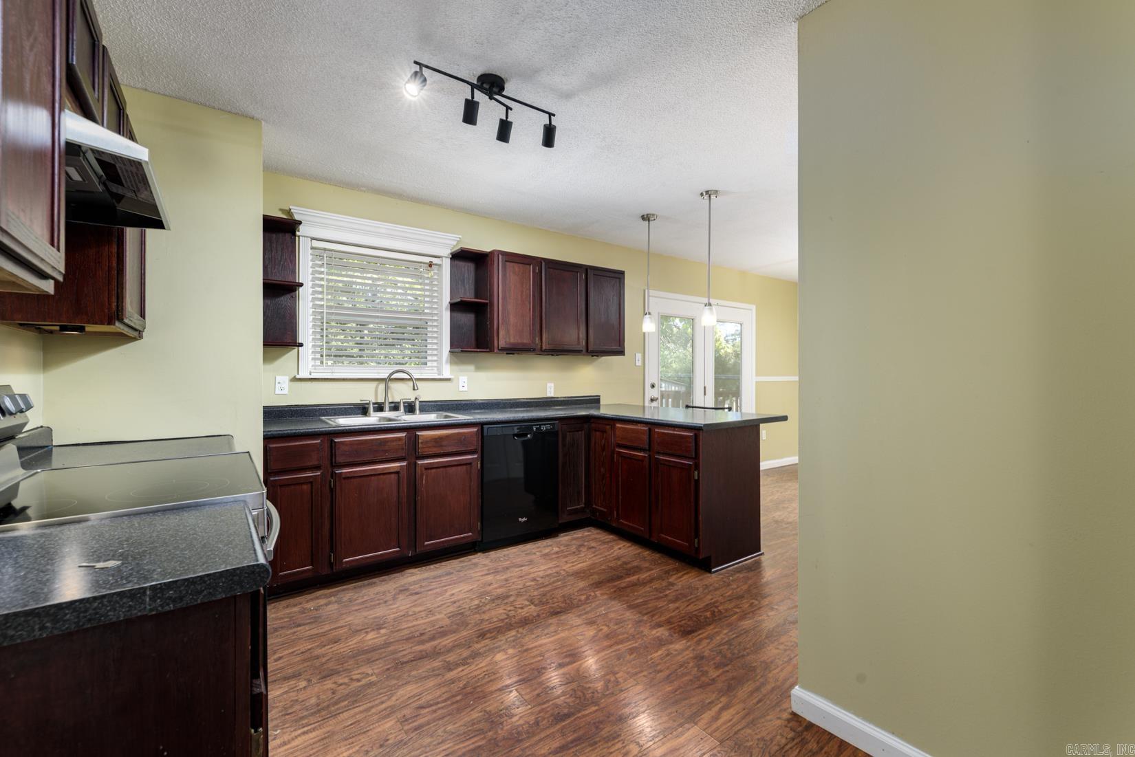 9206 Woodbine Drive Property Photo 12