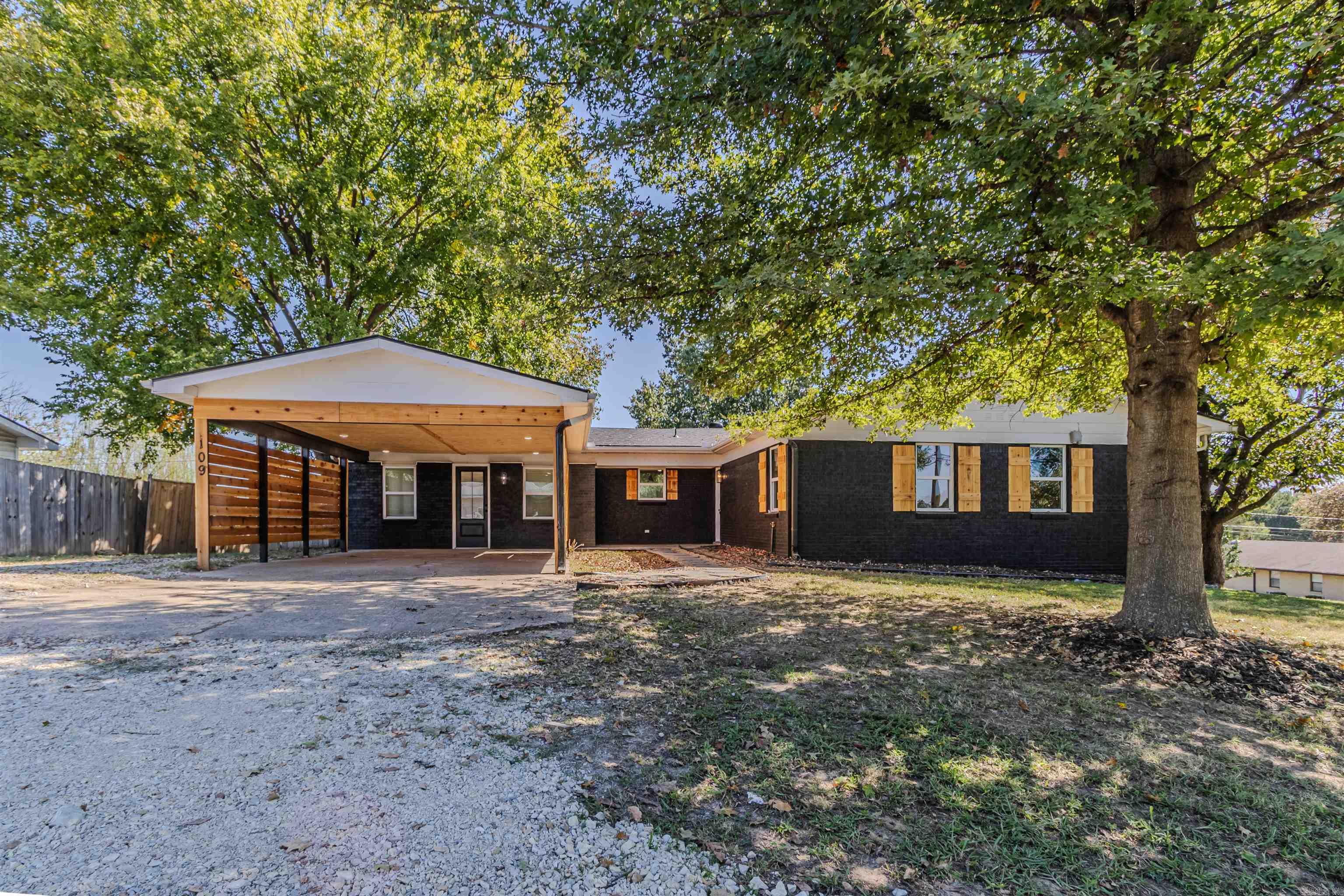 109 Highview Property Photo 1
