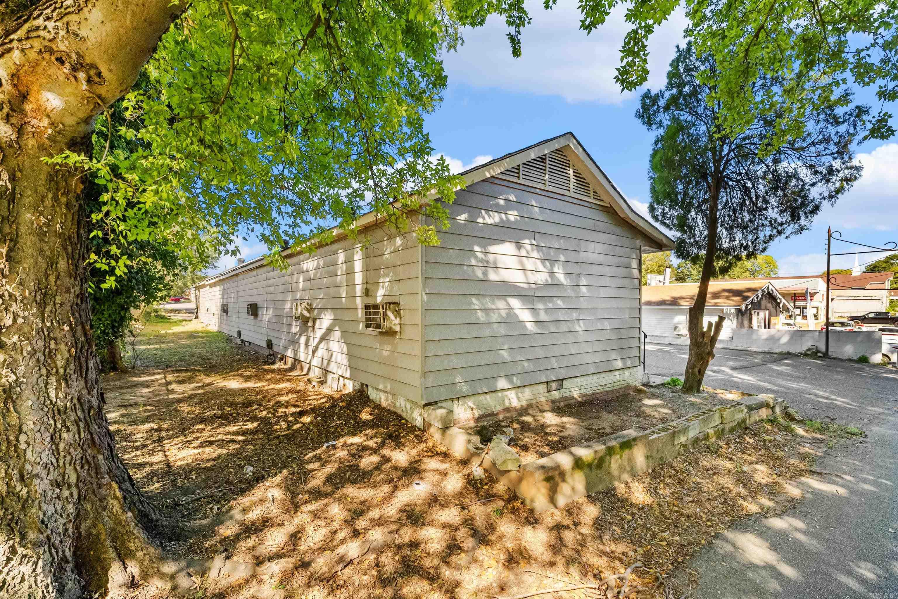 623 E Page Avenue Property Photo 8